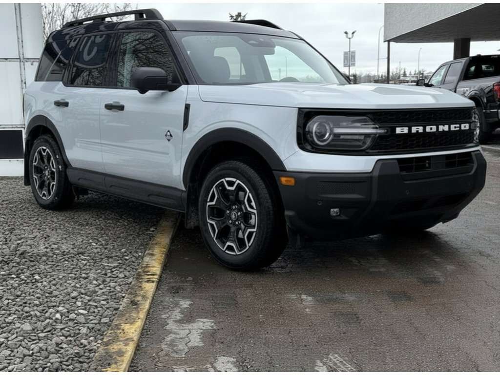 2026 Ford Bronco Sport Outer Banks | 300A: TECH PACKAGE | POWER MOONROOF - Thumbnail 2