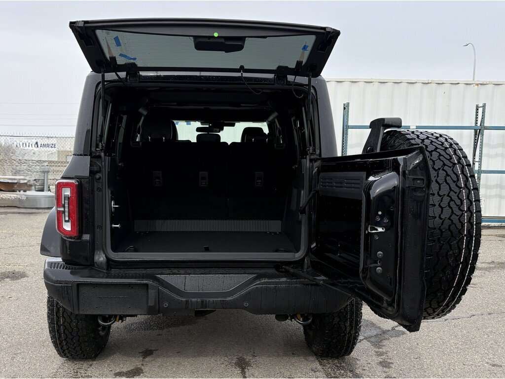 2026 Ford Bronco Badlands | 332A: BLACK APPEARANCE PACKAGE | HARD T - Thumbnail 10