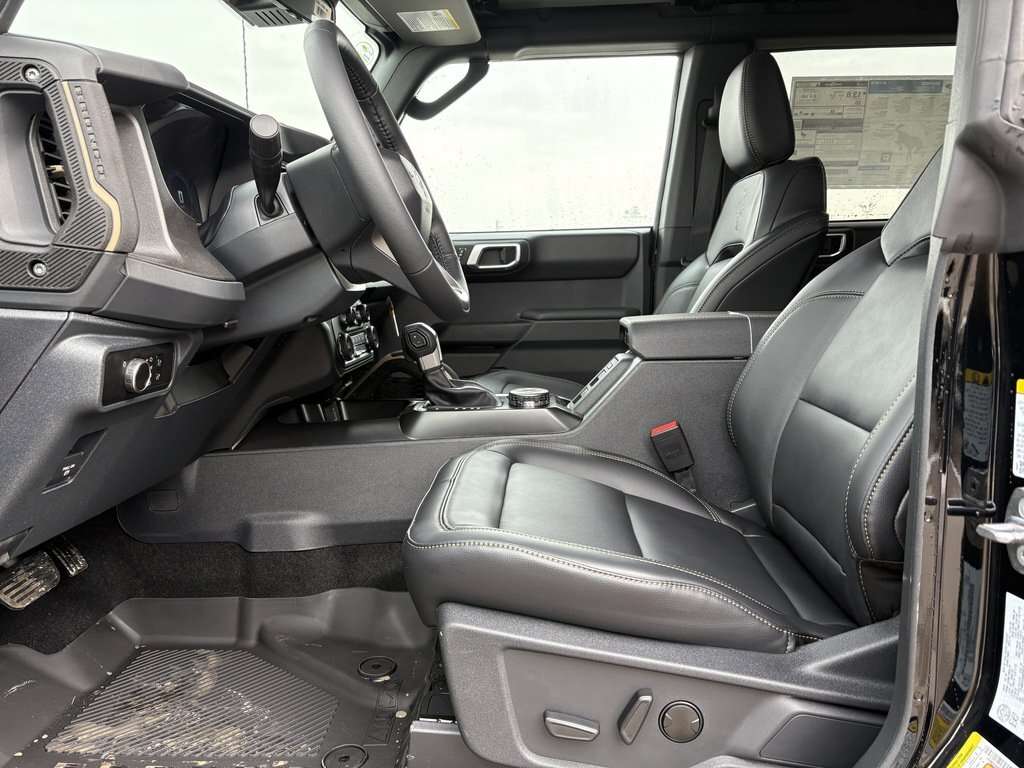 2026 Ford Bronco Badlands | 332A: BLACK APPEARANCE PACKAGE | HARD T - Thumbnail 14
