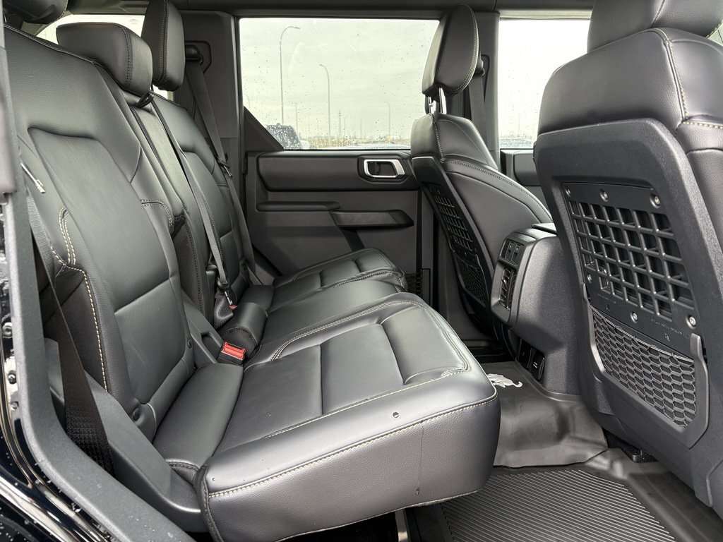 2026 Ford Bronco Badlands | 332A: BLACK APPEARANCE PACKAGE | HARD T - Thumbnail 29
