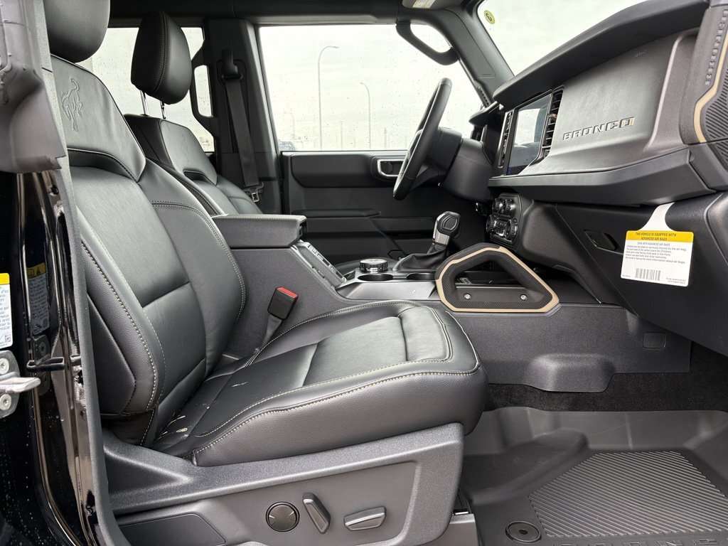 2026 Ford Bronco Badlands | 332A: BLACK APPEARANCE PACKAGE | HARD T - Thumbnail 31
