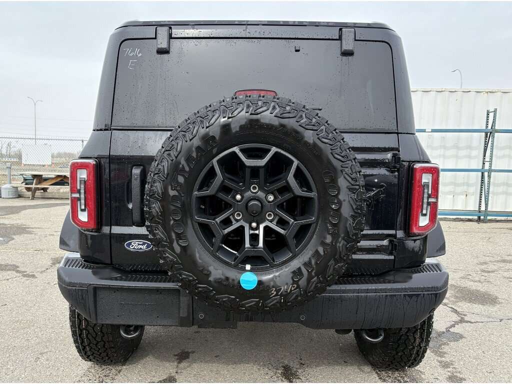 2026 Ford Bronco Badlands | 332A: BLACK APPEARANCE PACKAGE | HARD T - Thumbnail 9