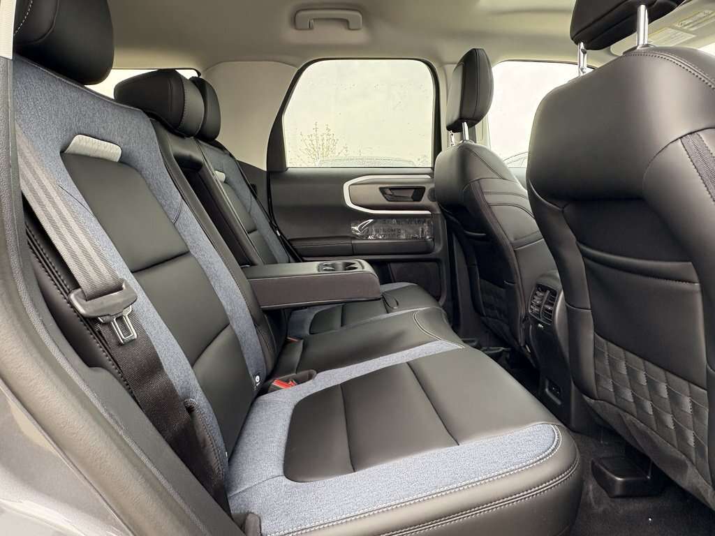 2026 Ford Bronco Sport Outer Banks | 300A: TECH PACKAGE | POWER MOONROOF - Thumbnail 33