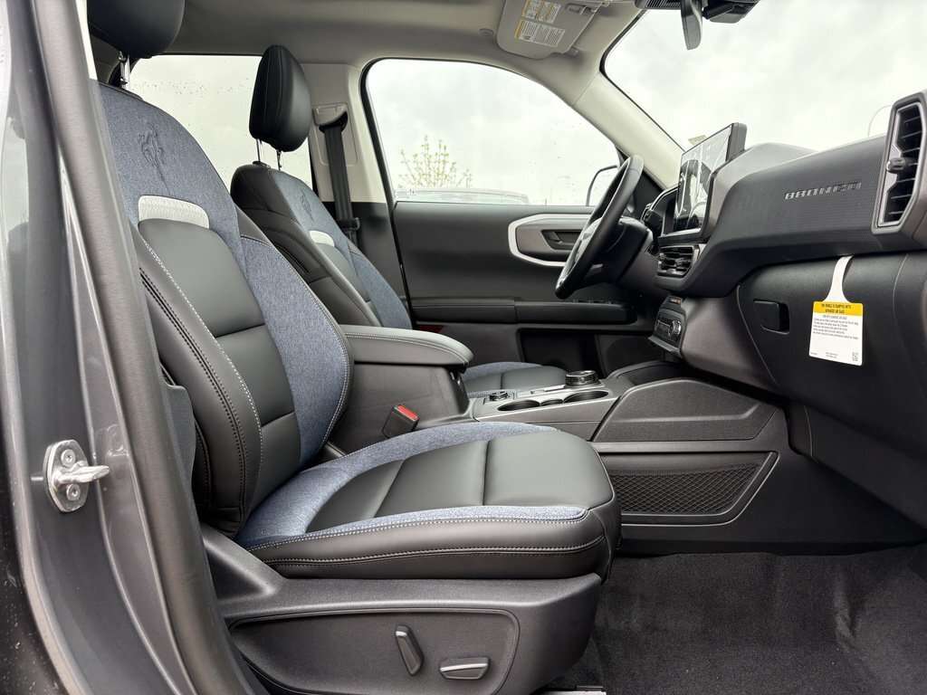 2026 Ford Bronco Sport Outer Banks | 300A: TECH PACKAGE | POWER MOONROOF - Thumbnail 35