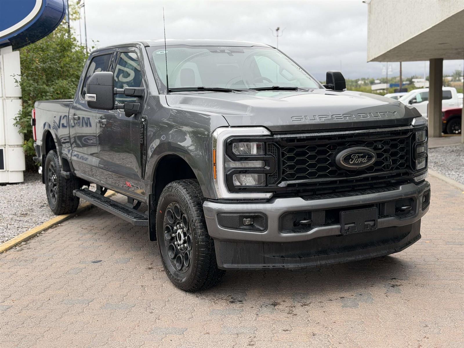 2026 Ford F-350 XLT | 613A: FX4 OFF-ROAD PACKAGE | PREMIUM PACKAGE - Thumbnail 2