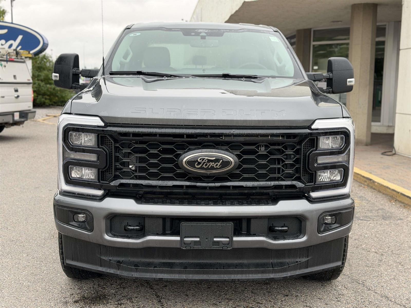 2026 Ford F-350 XLT | 613A: FX4 OFF-ROAD PACKAGE | PREMIUM PACKAGE - Thumbnail 4