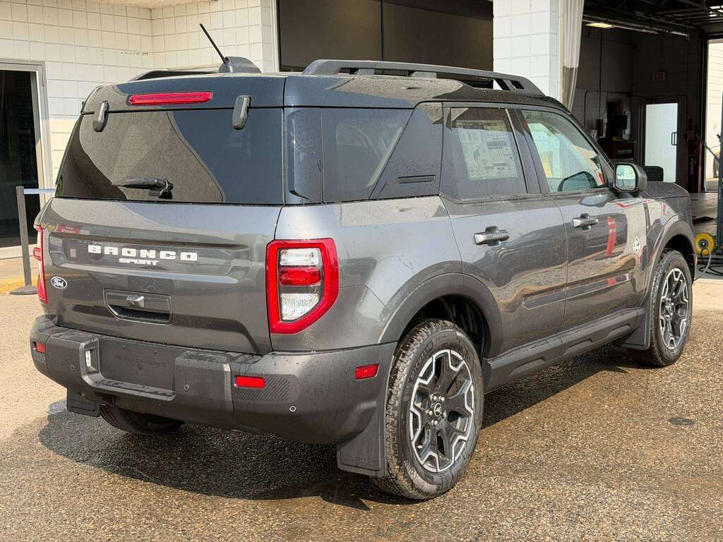 2026 Ford Bronco Sport Outer Banks | 300A: TECH PACKAGE | POWER MOONROOF - Thumbnail 11
