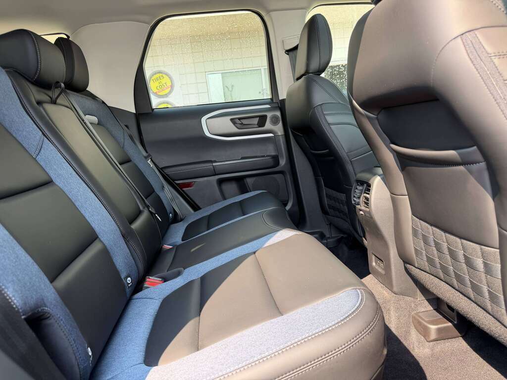2026 Ford Bronco Sport Outer Banks | 300A: TECH PACKAGE | POWER MOONROOF - Thumbnail 31