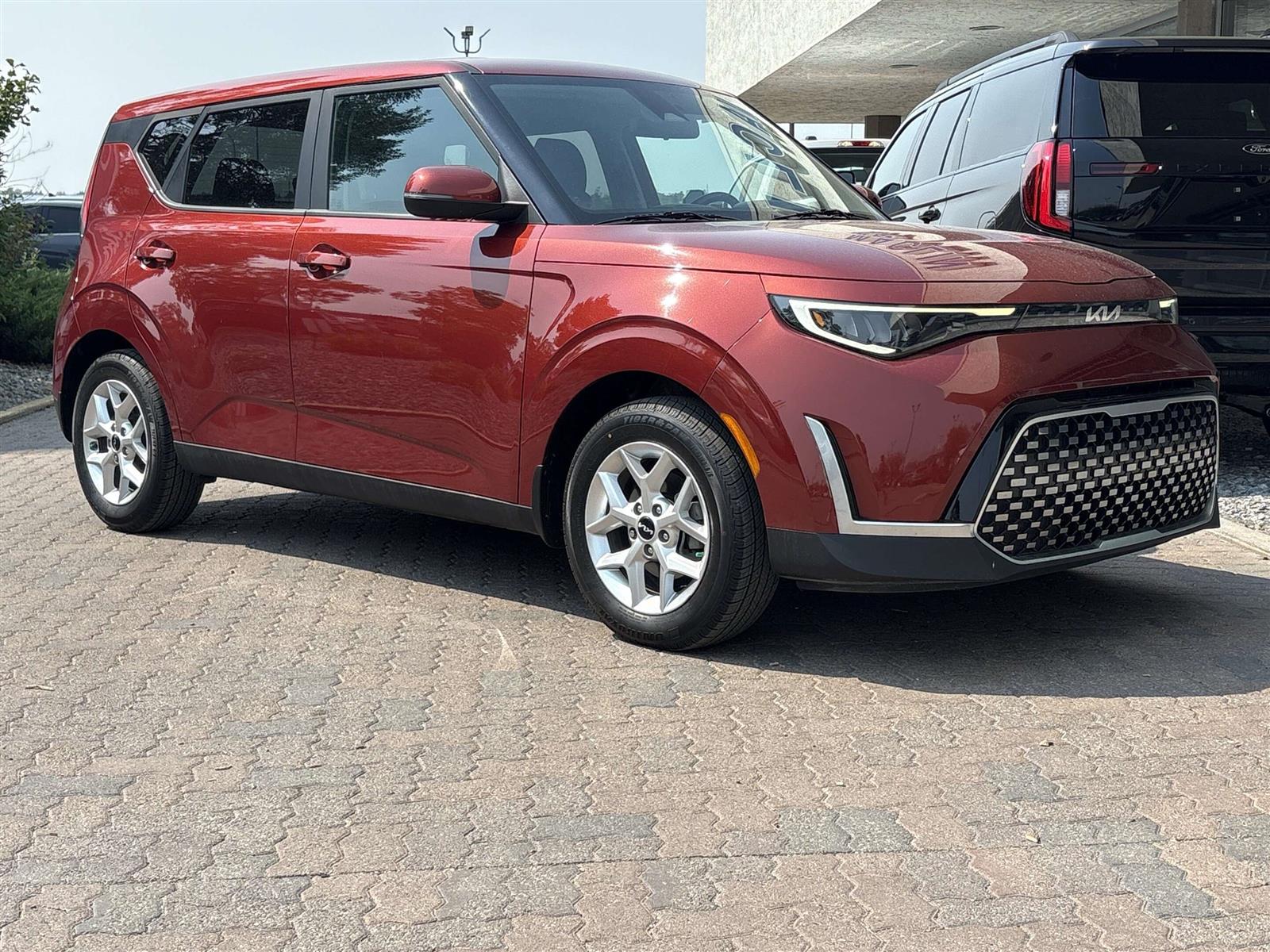 2023 Kia Soul EX - Thumbnail 2
