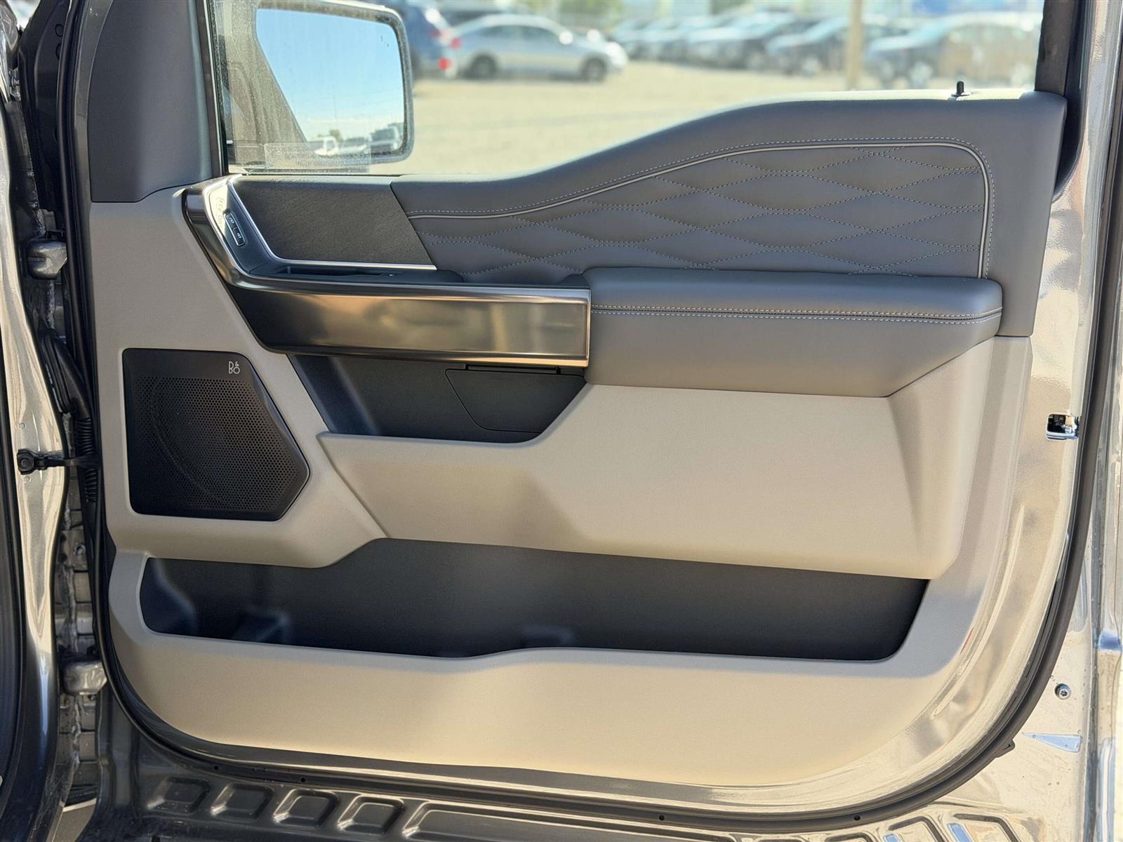 2026 Ford F-150 Platinum | TOW/HAUL PACKAGE | TWIN PANEL MOONROOF - Thumbnail 32