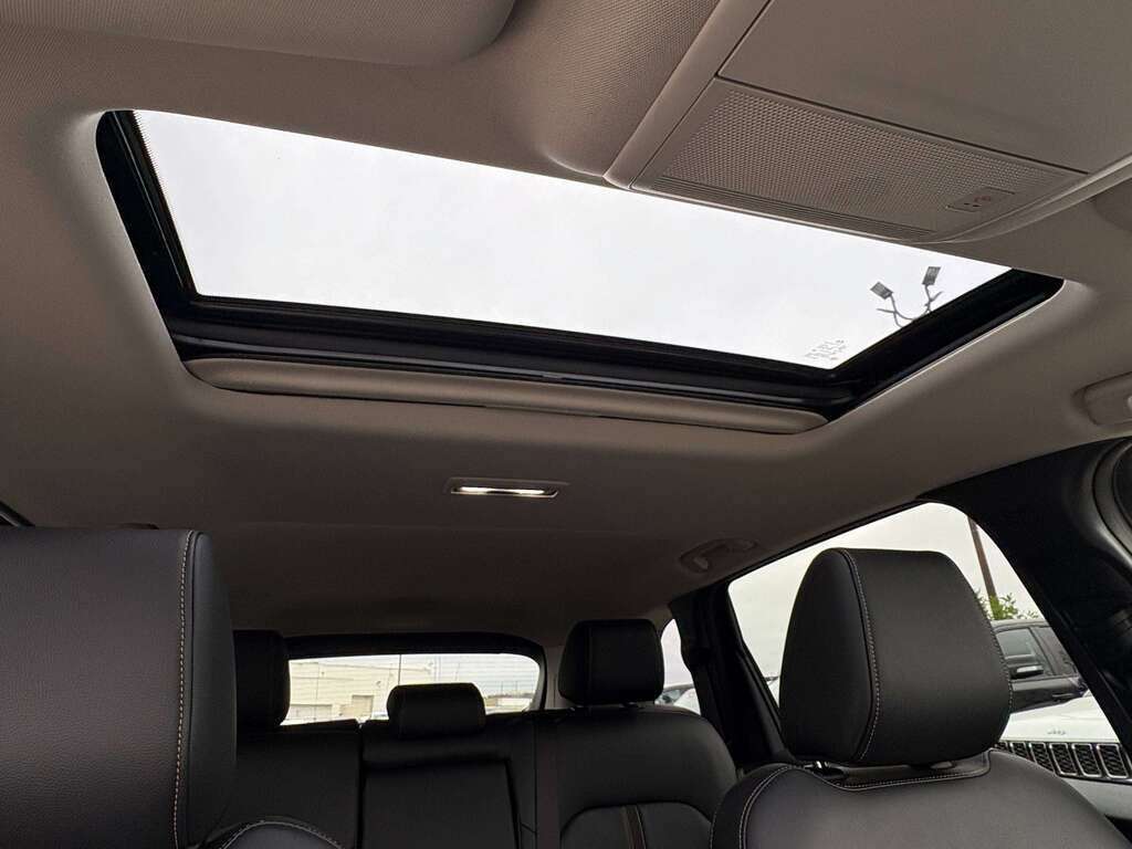 2025 Mazda CX-70 MHEV GS-L AWD | HEATED LEATHER | SUNROOF | LANE KEEP - Thumbnail 36