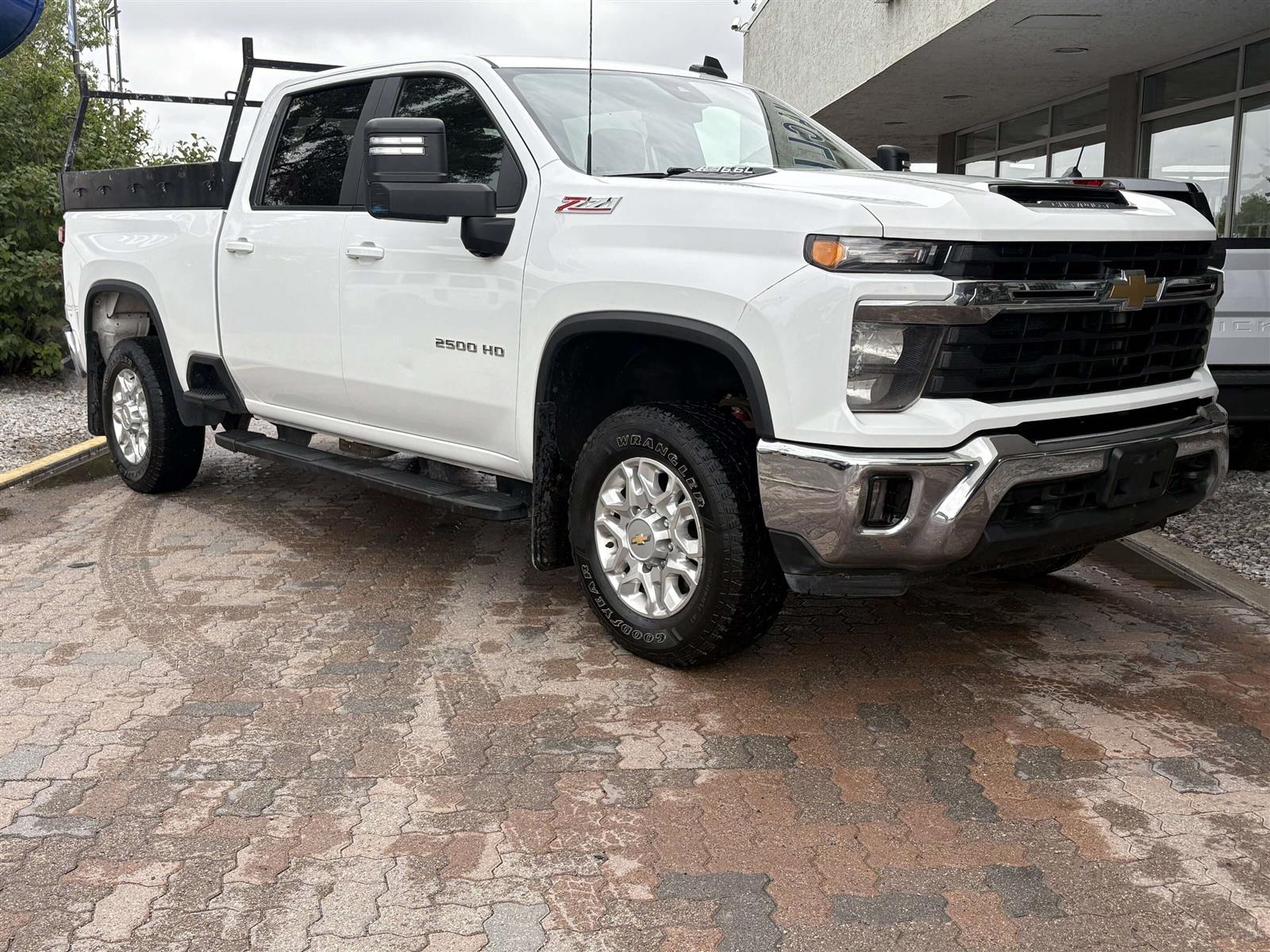 2024 Chevrolet Silverado 2500 LT - Thumbnail 2