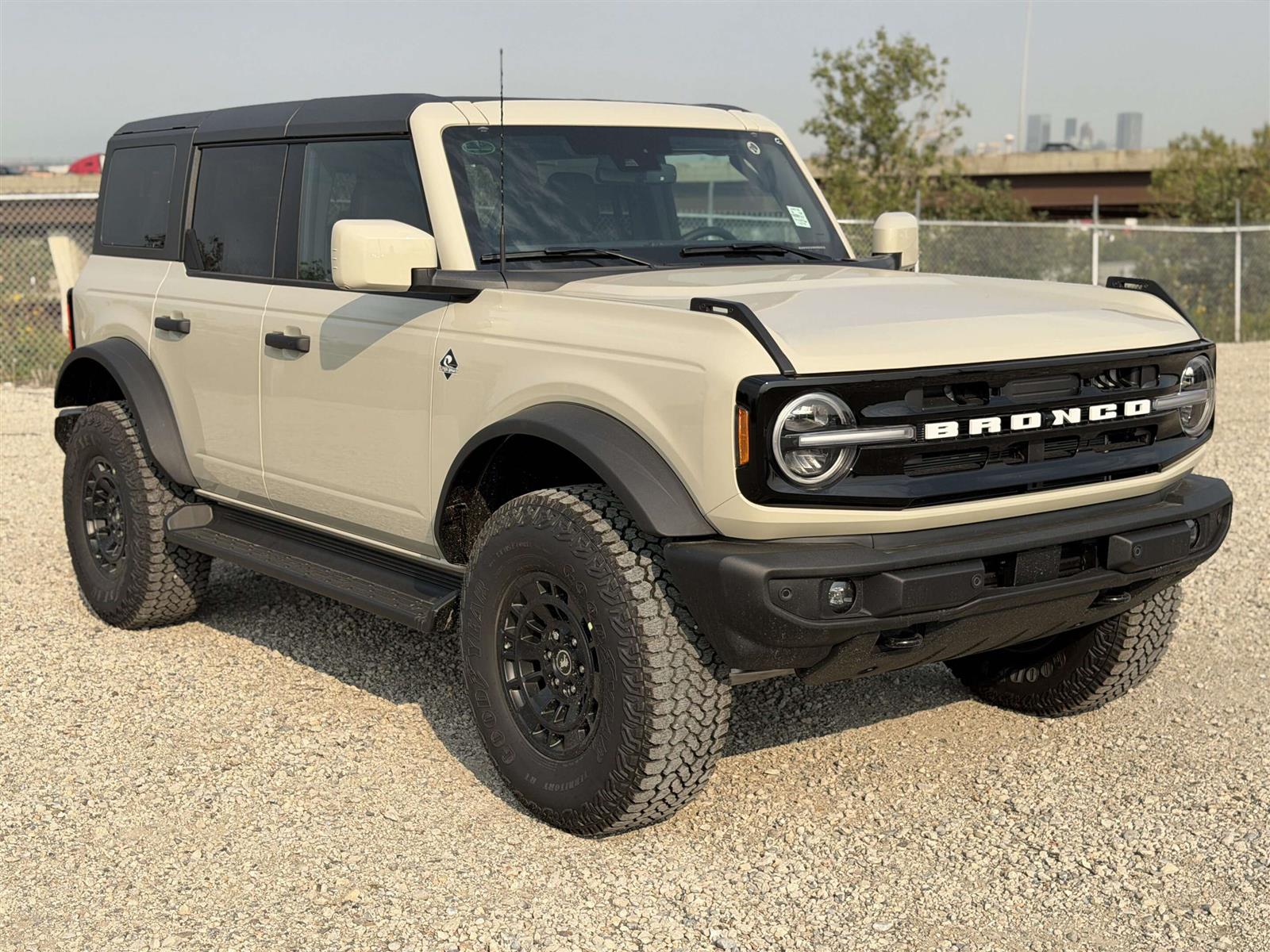 2026 Ford Bronco Outer Banks | 314A: HIGH/LUX PACKAGE | HARD TOP - Thumbnail 11