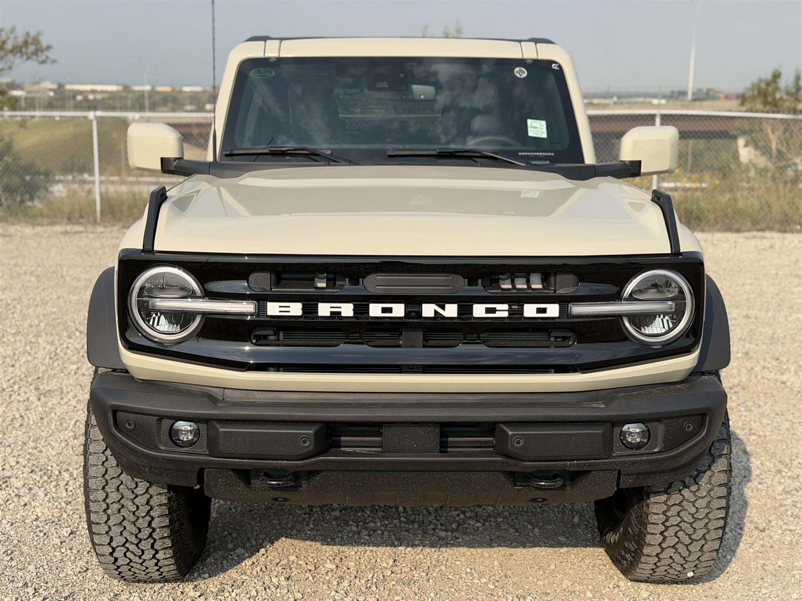 2026 Ford Bronco Outer Banks | 314A: HIGH/LUX PACKAGE | HARD TOP - Thumbnail 3