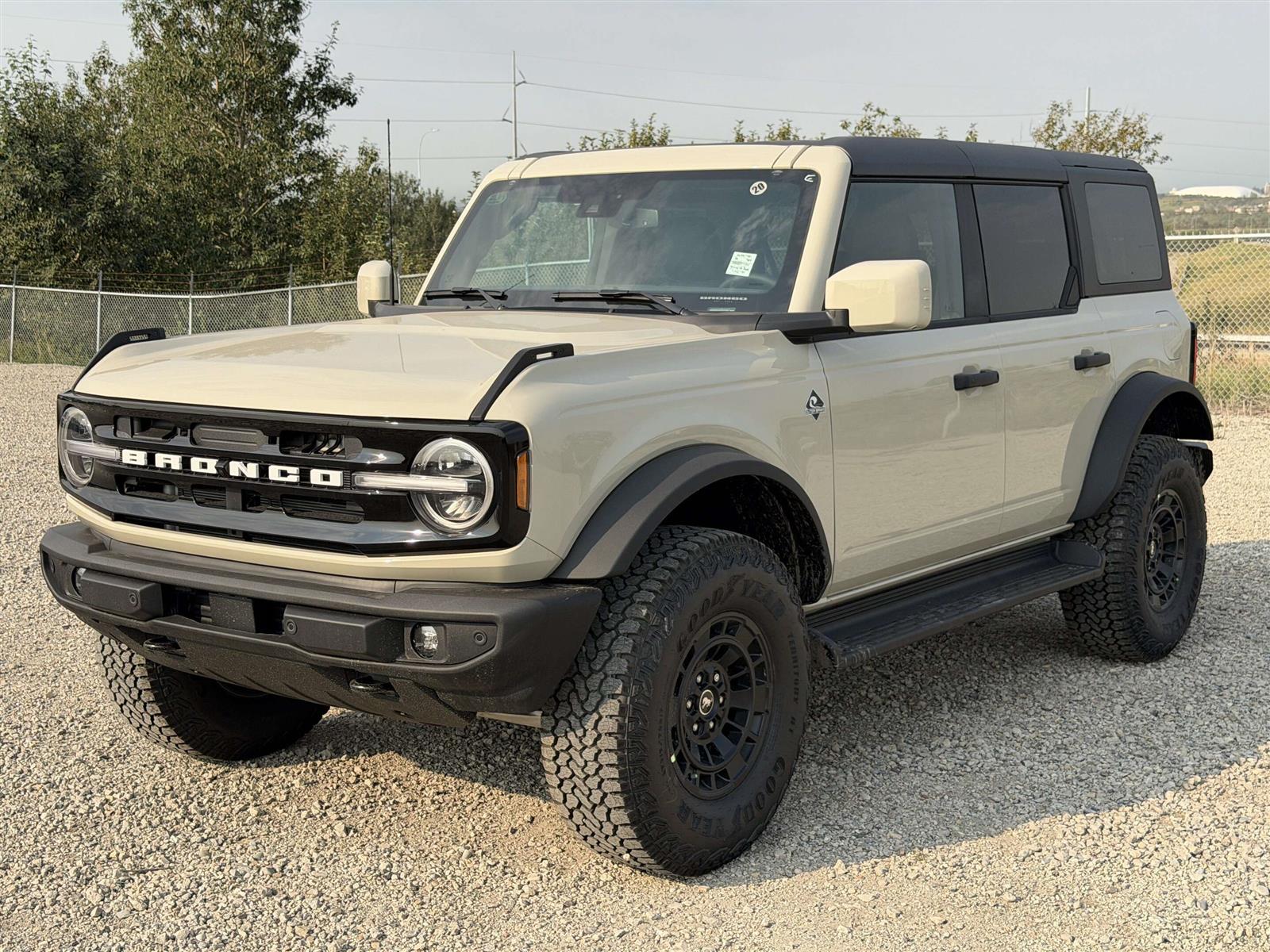 2026 Ford Bronco Outer Banks | 314A: HIGH/LUX PACKAGE | HARD TOP - Thumbnail 4