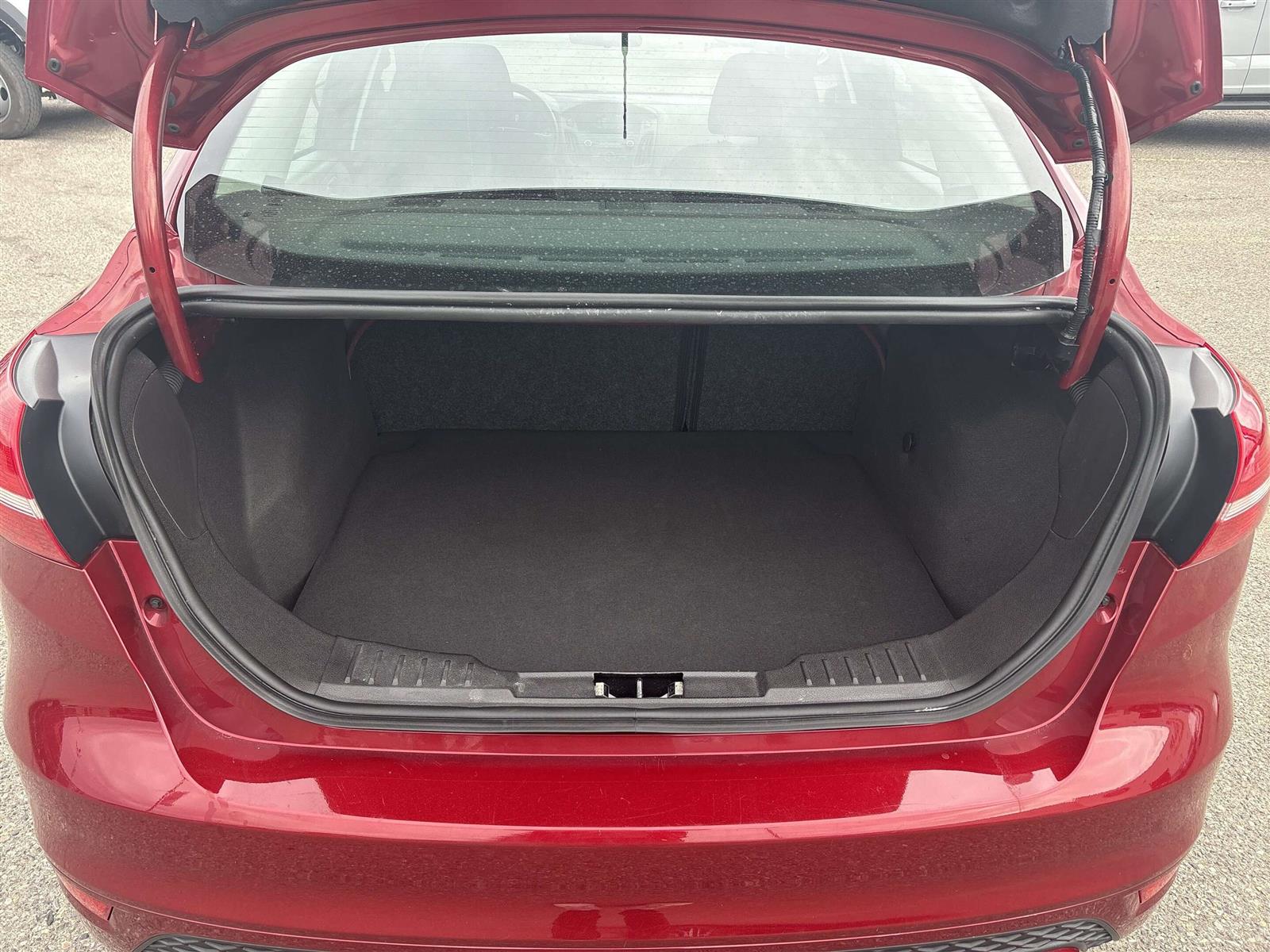 2015 Ford Focus SE - Thumbnail 10