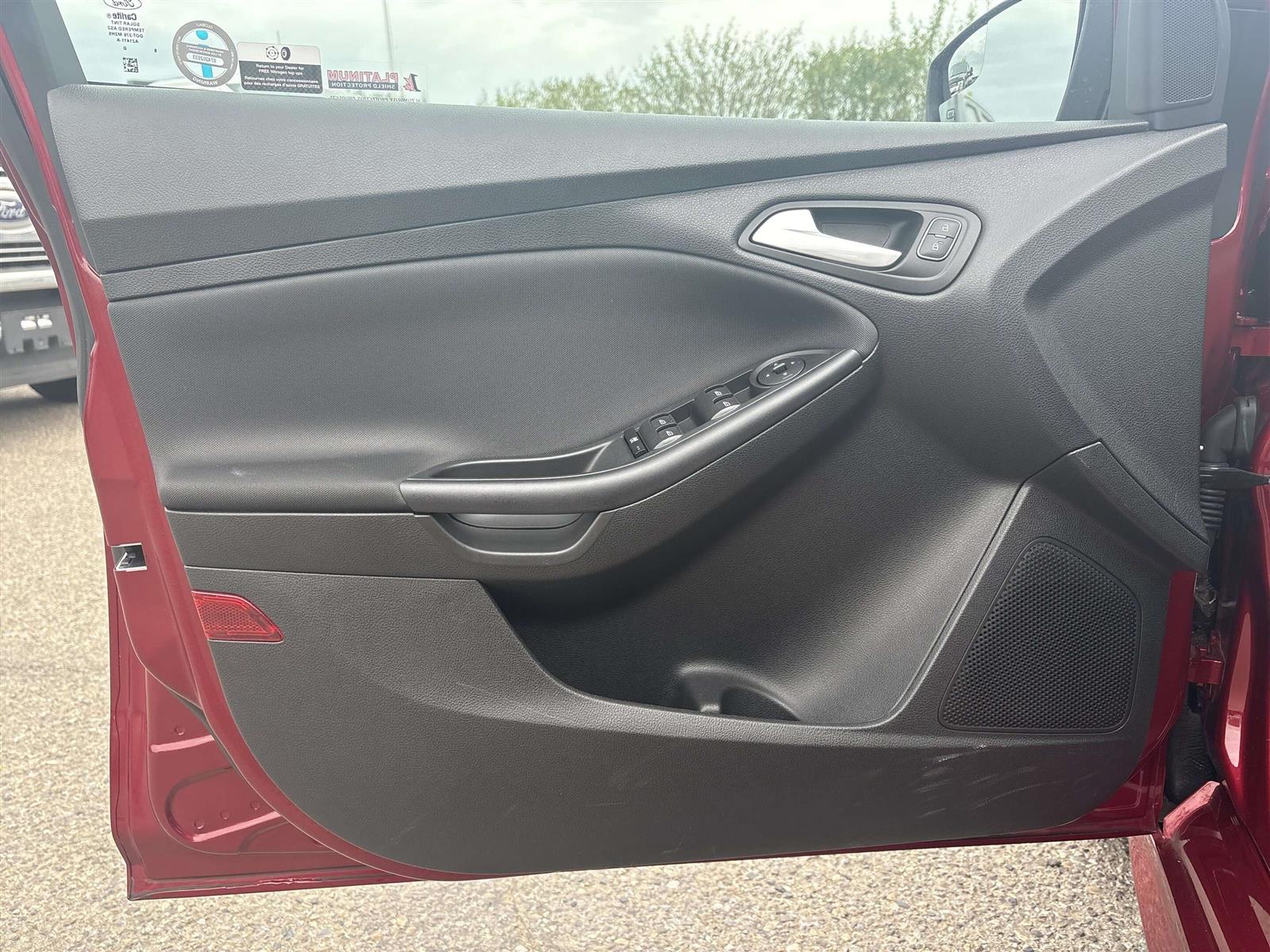 2015 Ford Focus SE - Thumbnail 15