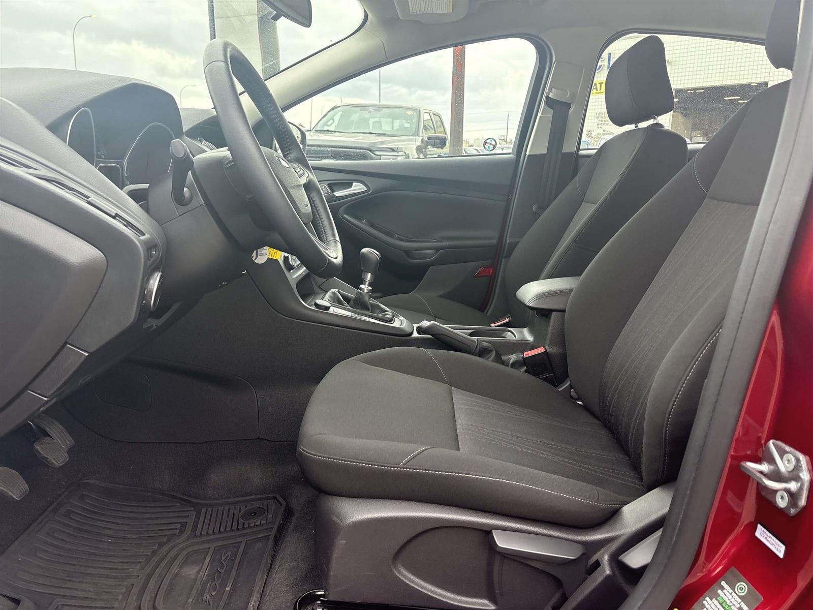 2015 Ford Focus SE - Thumbnail 17