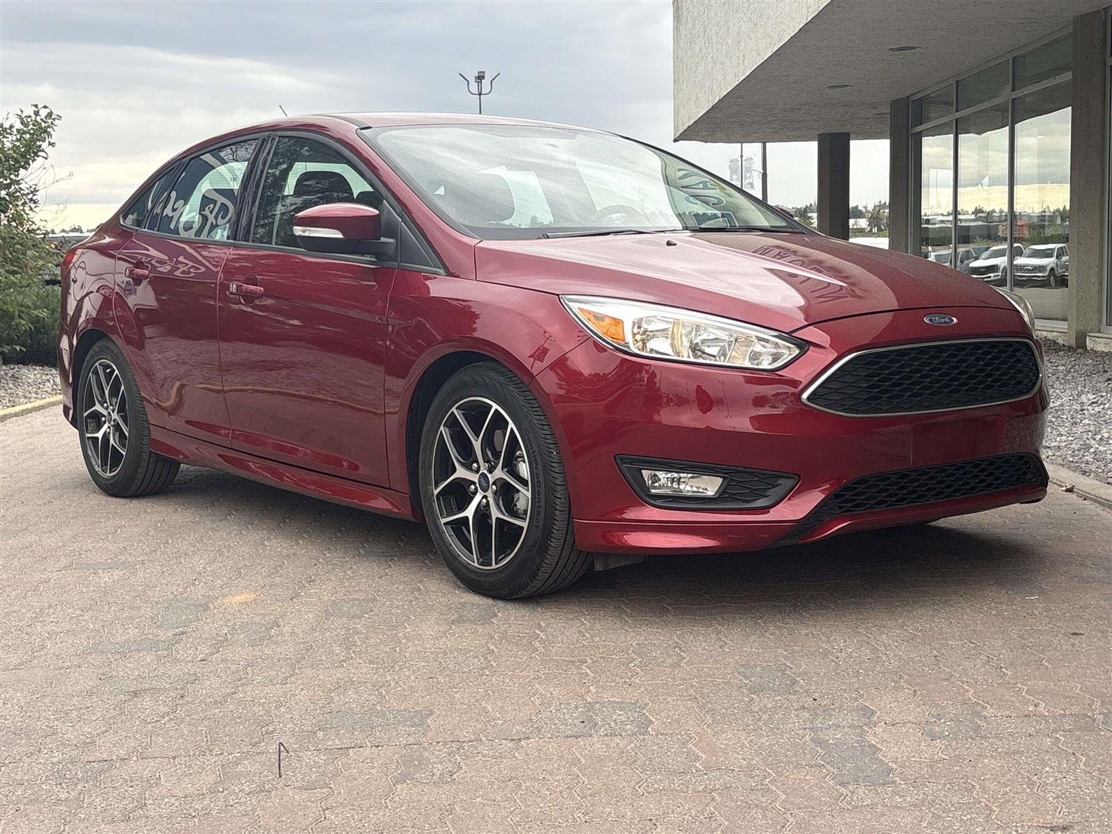 2015 Ford Focus SE - Thumbnail 2