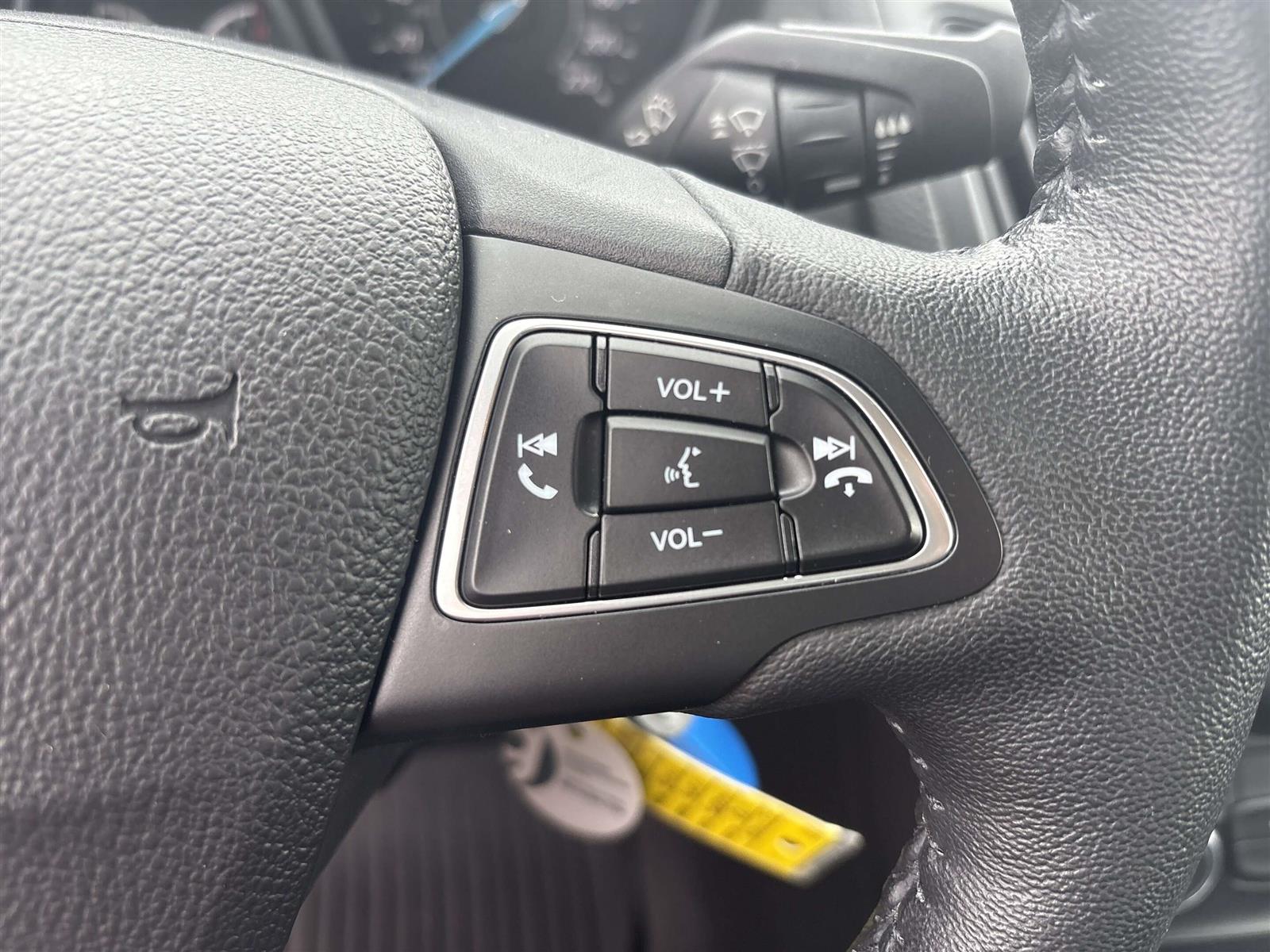 2015 Ford Focus SE - Thumbnail 21