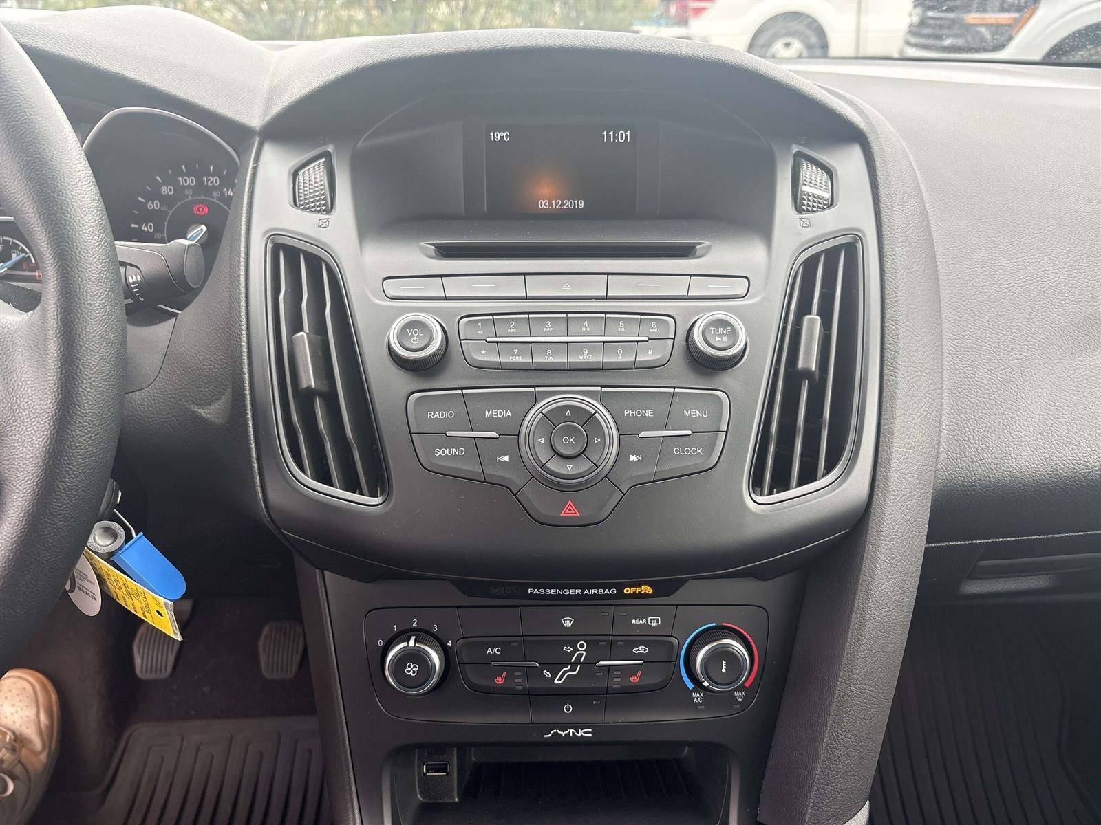 2015 Ford Focus SE - Thumbnail 23