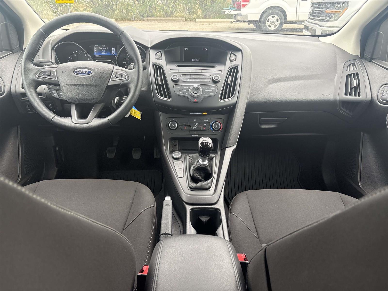2015 Ford Focus SE - Thumbnail 24