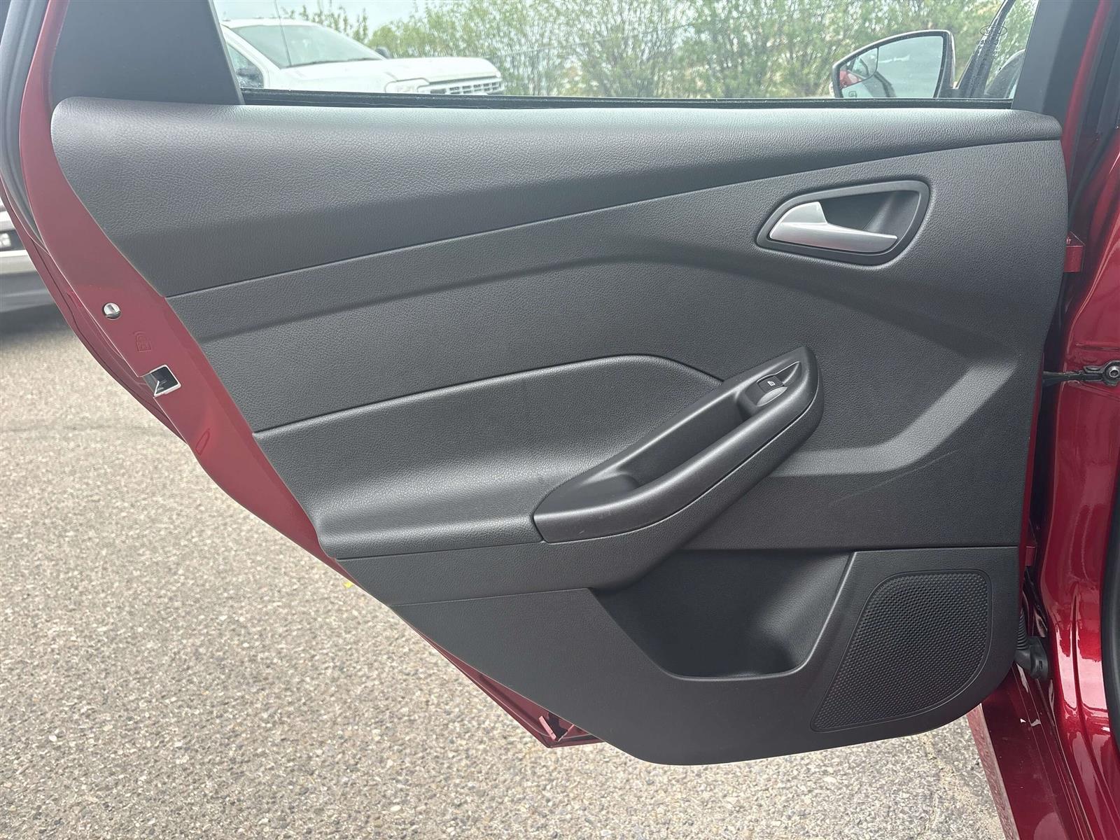 2015 Ford Focus SE - Thumbnail 26
