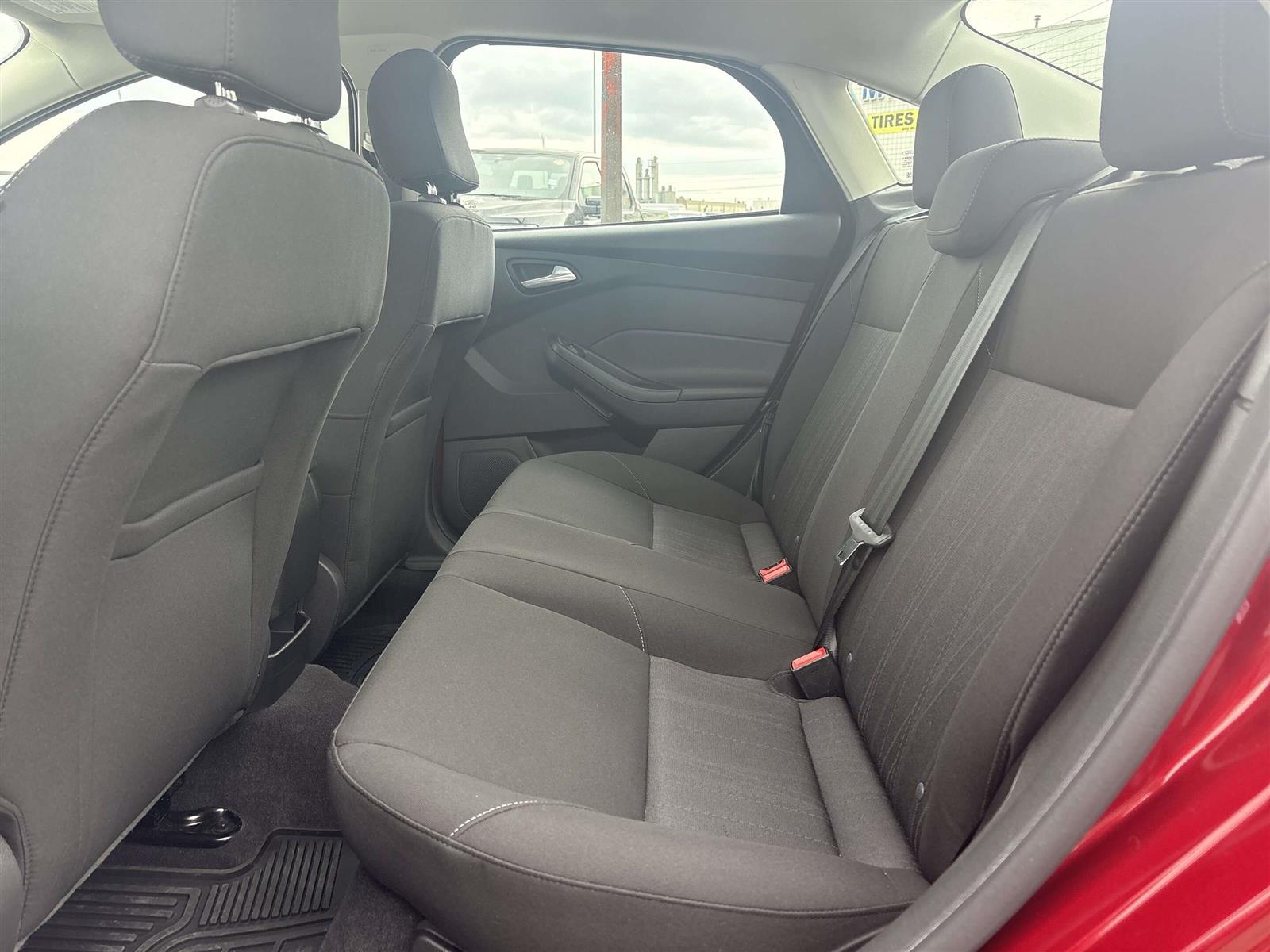 2015 Ford Focus SE - Thumbnail 27