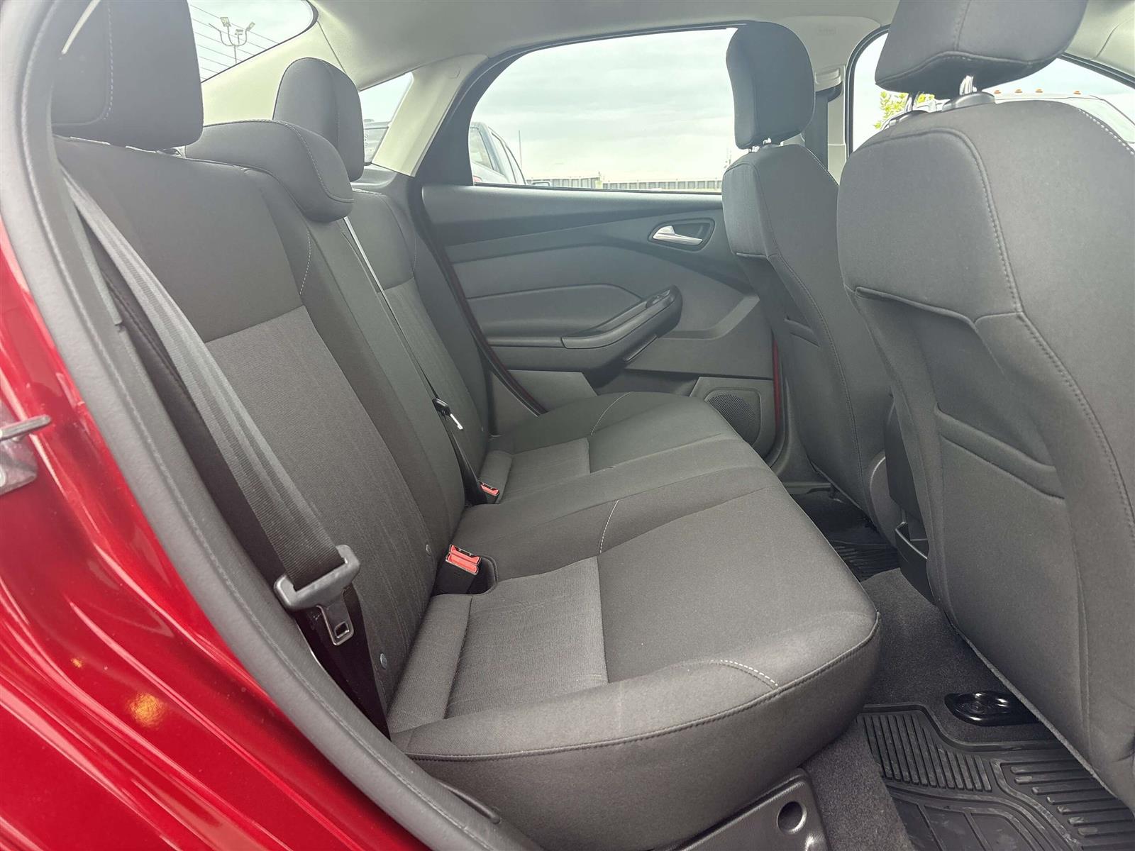 2015 Ford Focus SE - Thumbnail 29