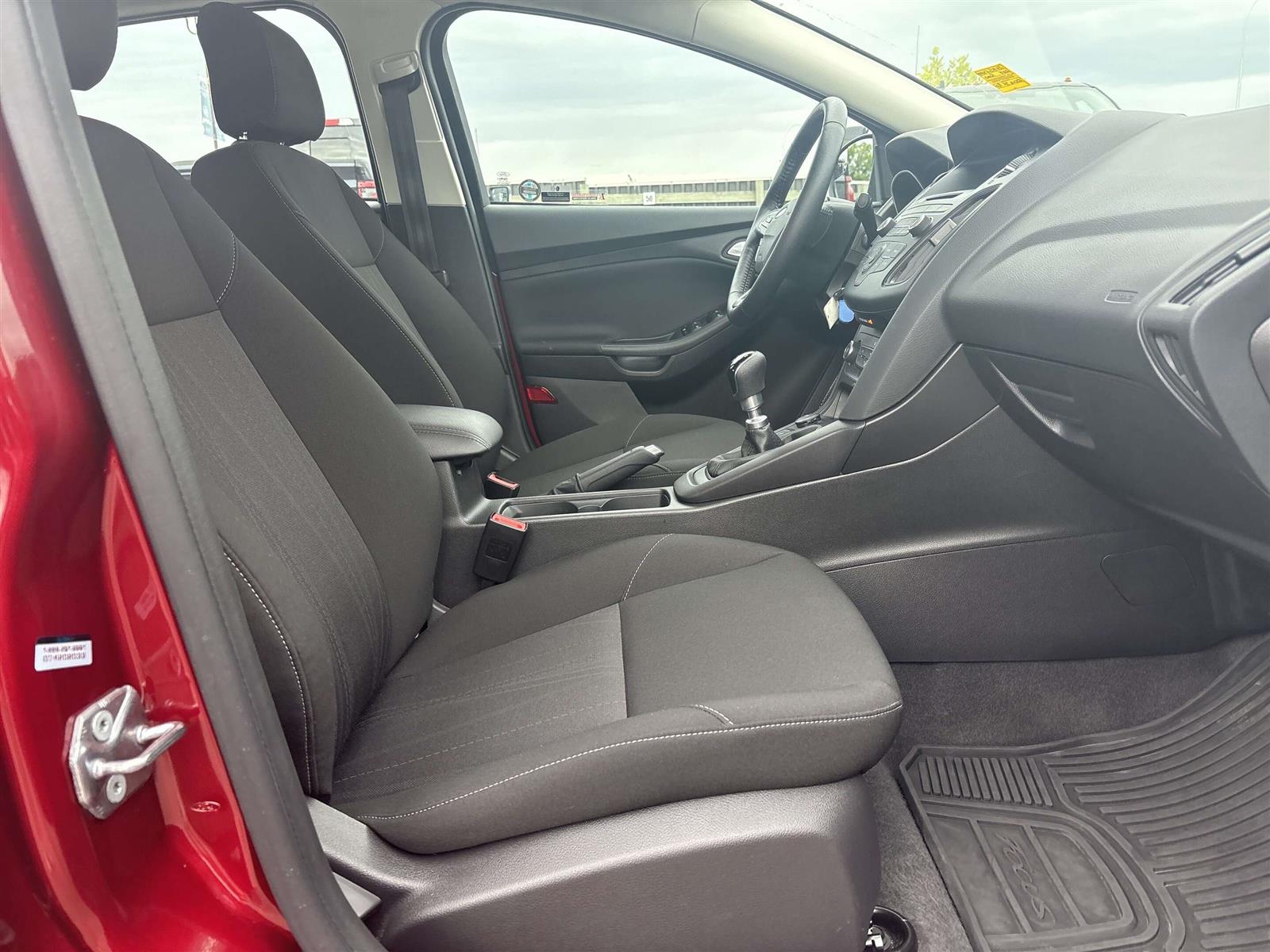 2015 Ford Focus SE - Thumbnail 31