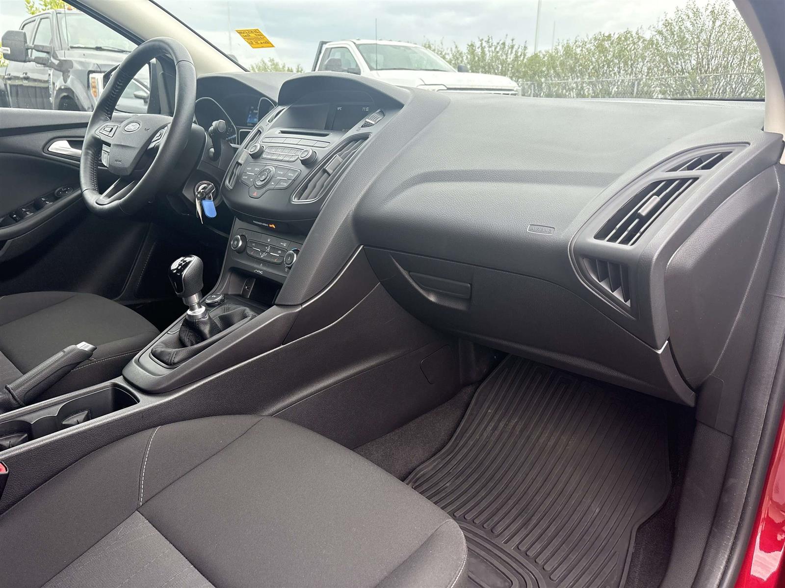 2015 Ford Focus SE - Thumbnail 32