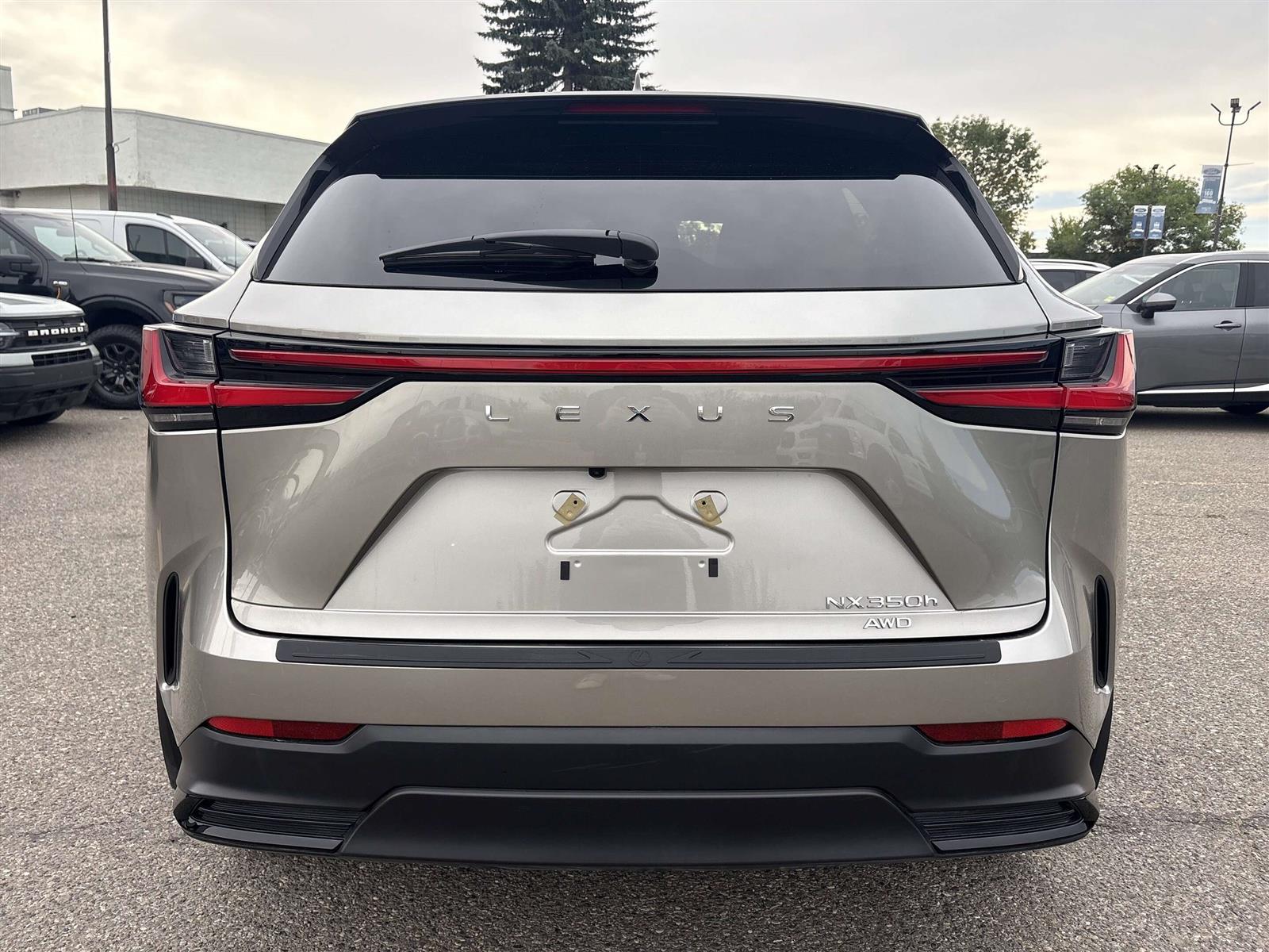 2025 Lexus NX 350h AWD - Thumbnail 9