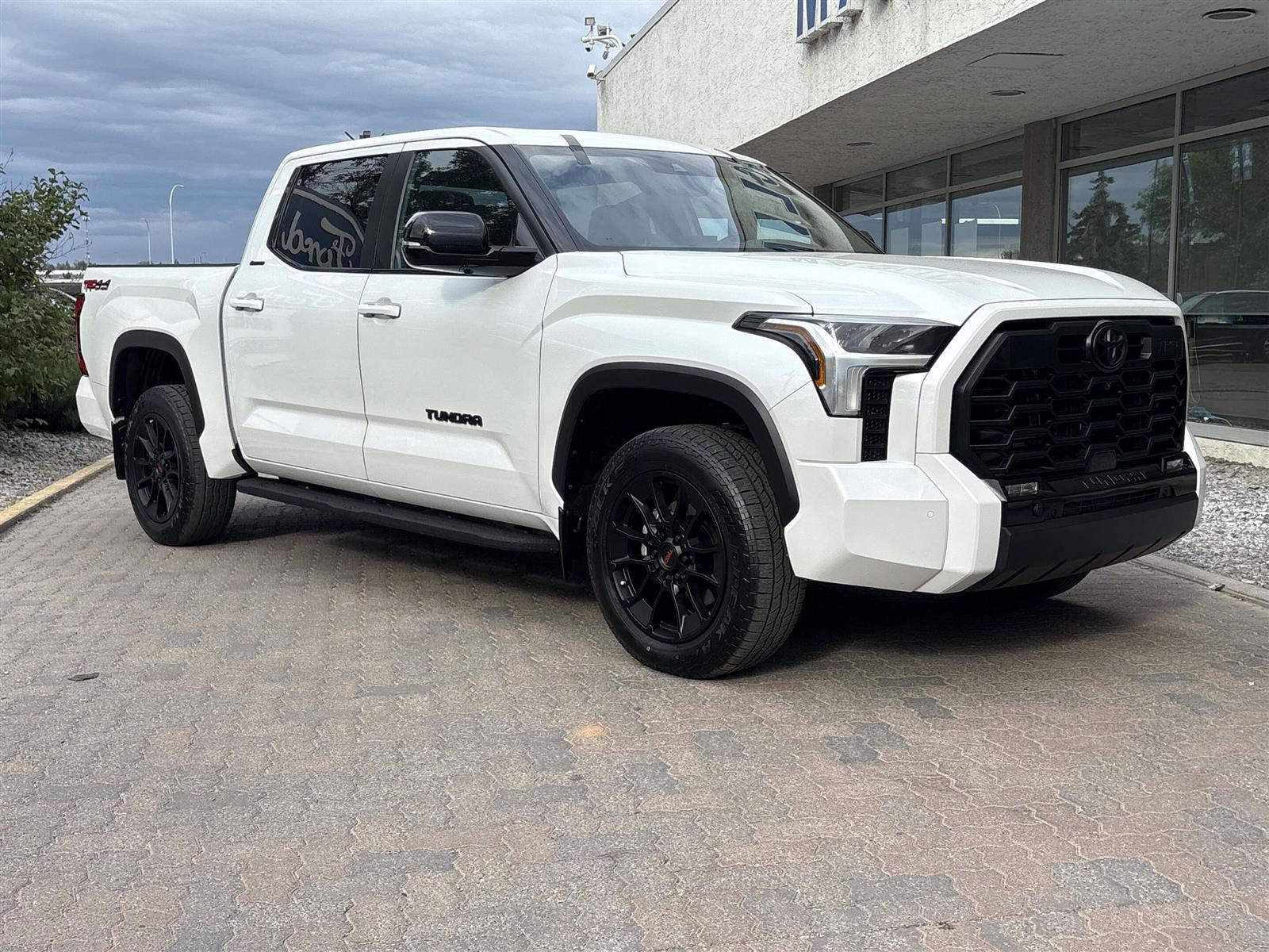 2026 Toyota Tundra LIMITED - Thumbnail 2