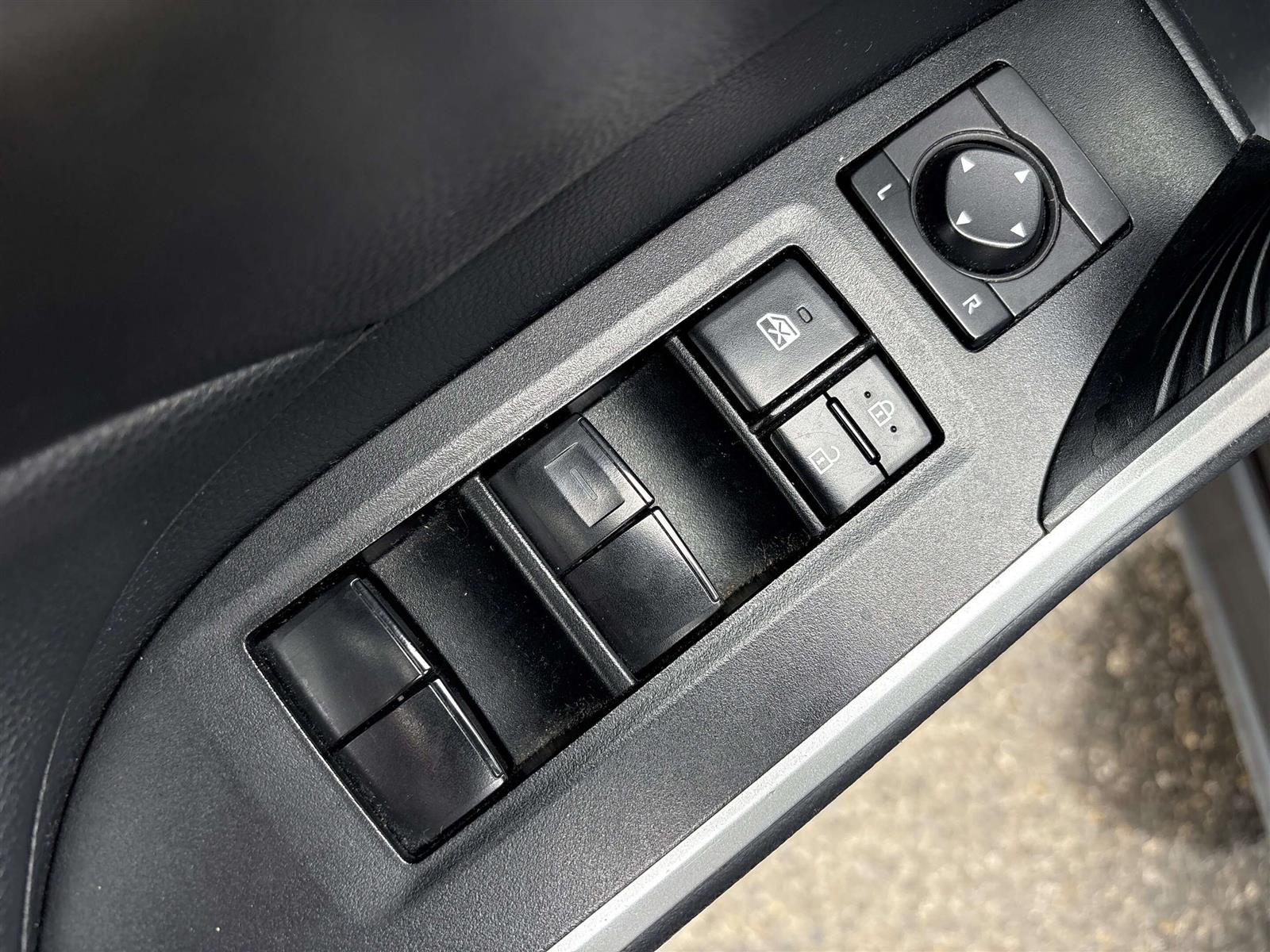 2019 Toyota RAV4 LE UPGRADE AWD | HEATED SEATS | ROOF RACK - Thumbnail 13