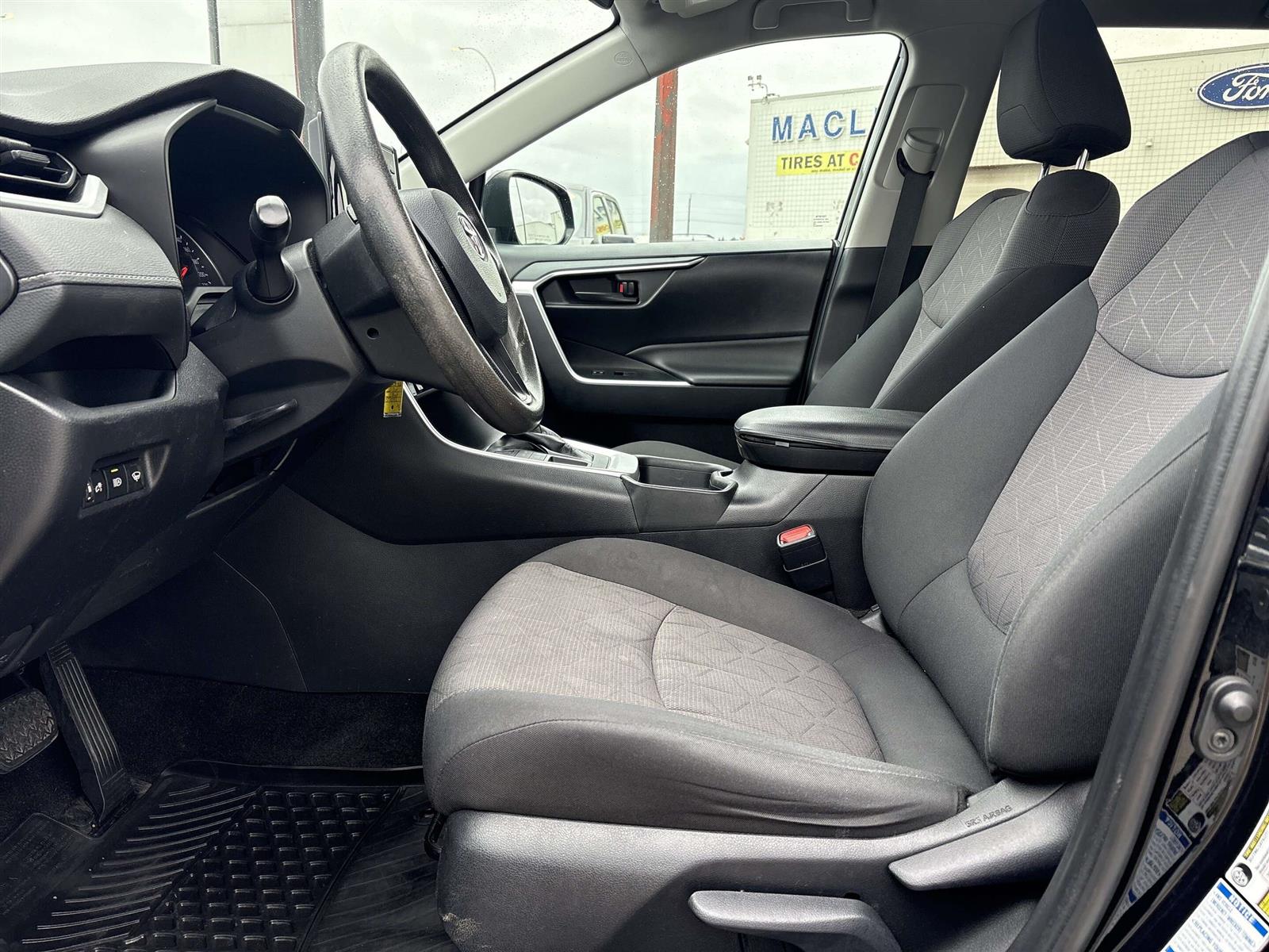2019 Toyota RAV4 LE UPGRADE AWD | HEATED SEATS | ROOF RACK - Thumbnail 14