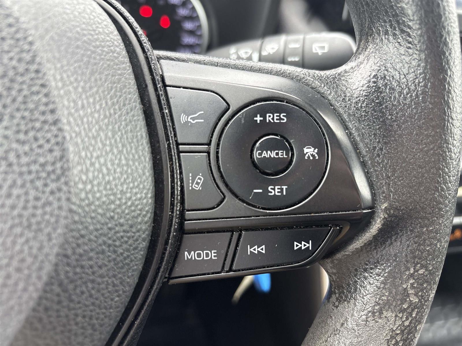 2019 Toyota RAV4 LE UPGRADE AWD | HEATED SEATS | ROOF RACK - Thumbnail 18