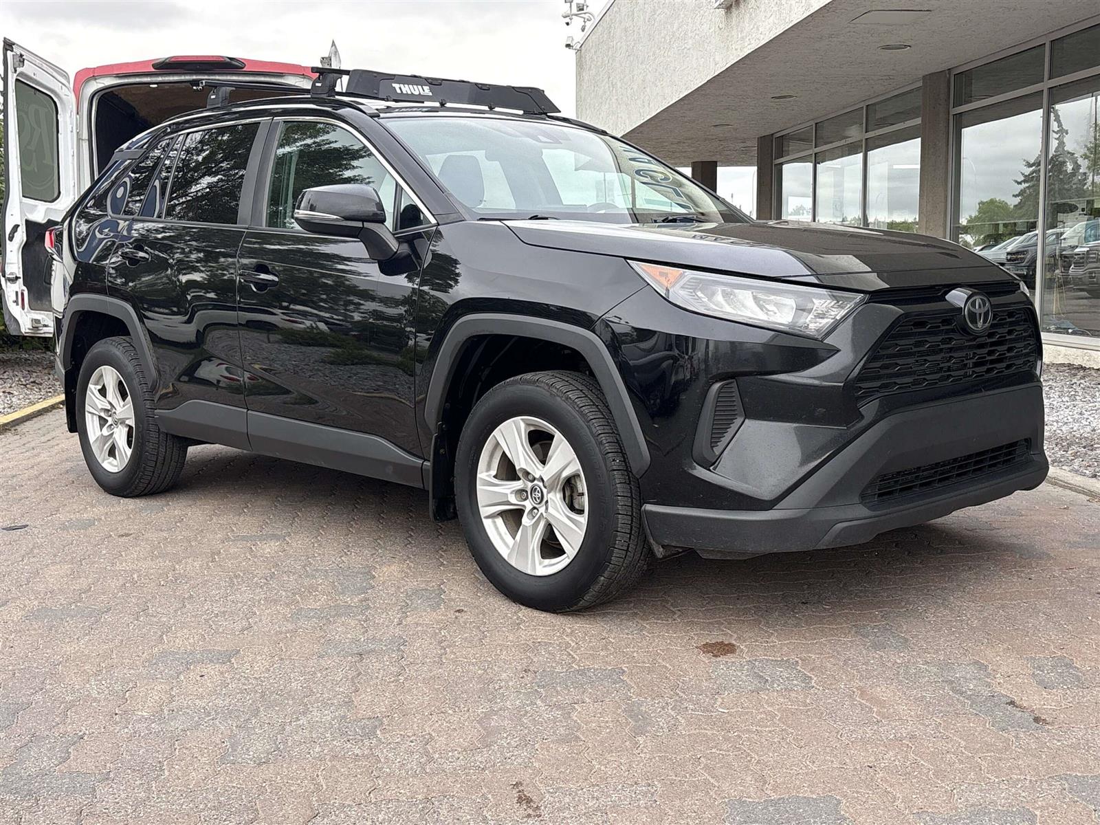 2019 Toyota RAV4 LE UPGRADE AWD | HEATED SEATS | ROOF RACK - Thumbnail 2