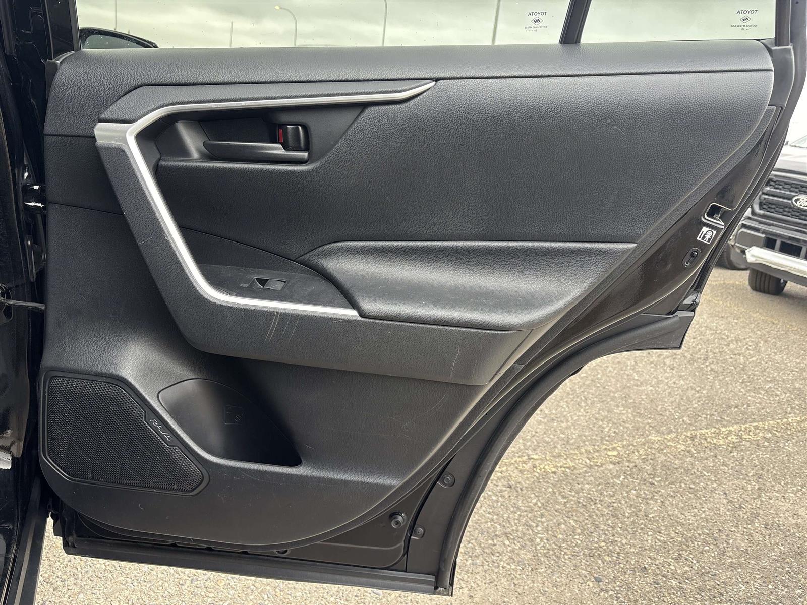 2019 Toyota RAV4 LE UPGRADE AWD | HEATED SEATS | ROOF RACK - Thumbnail 26
