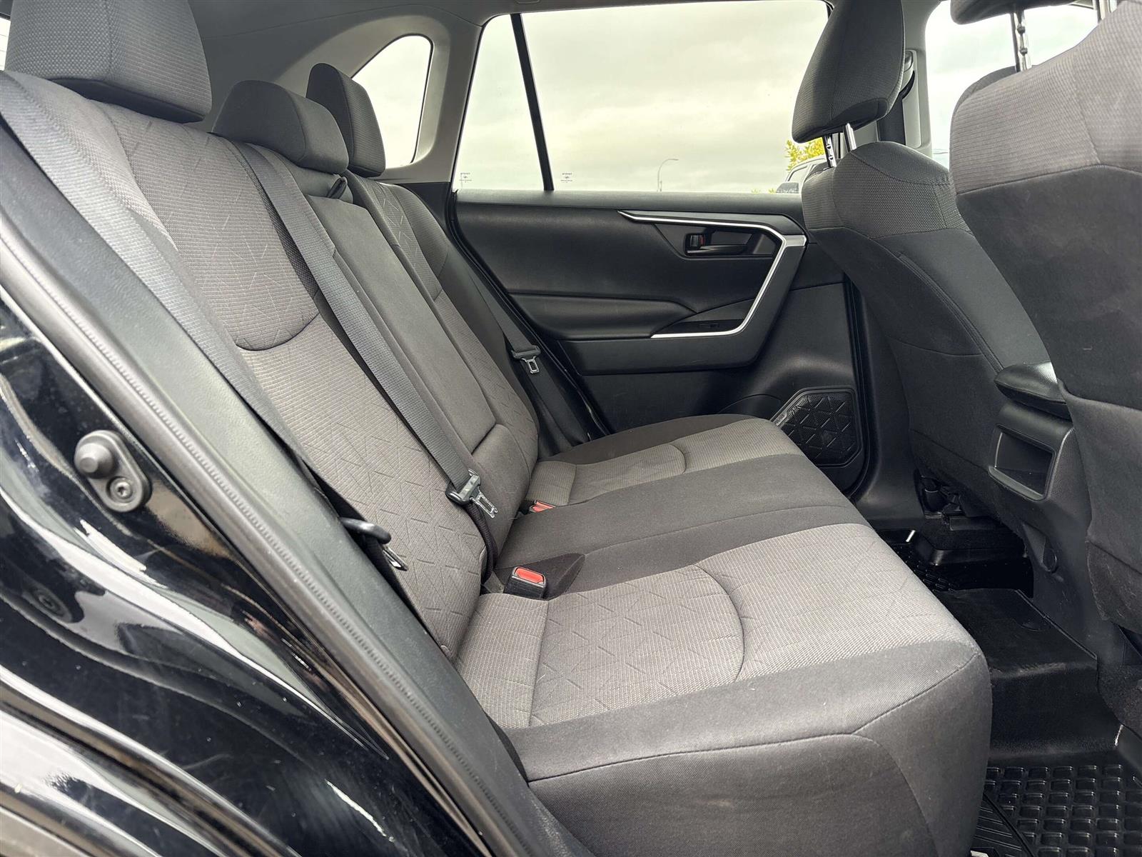 2019 Toyota RAV4 LE UPGRADE AWD | HEATED SEATS | ROOF RACK - Thumbnail 27