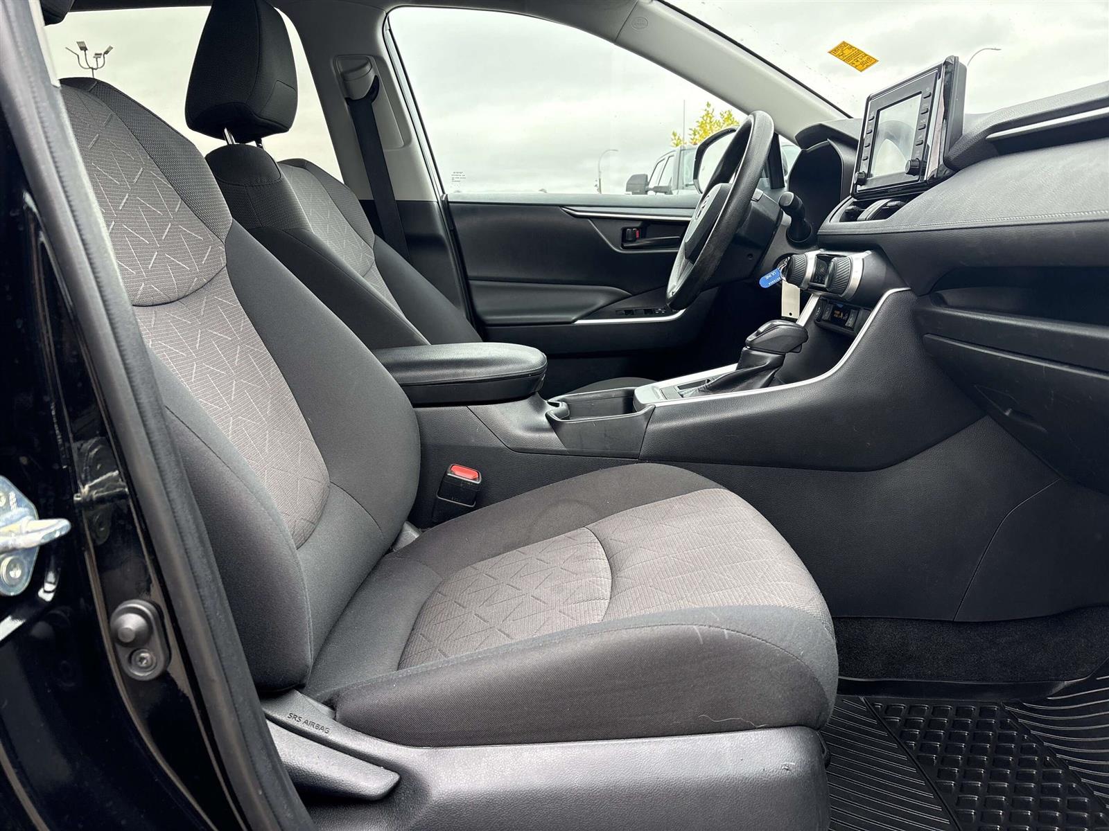2019 Toyota RAV4 LE UPGRADE AWD | HEATED SEATS | ROOF RACK - Thumbnail 29
