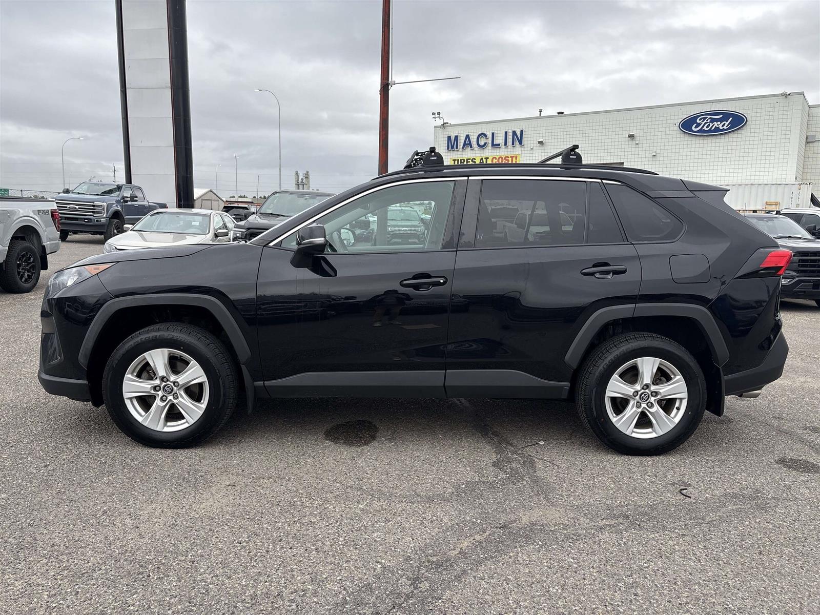 2019 Toyota RAV4 LE UPGRADE AWD | HEATED SEATS | ROOF RACK - Thumbnail 4