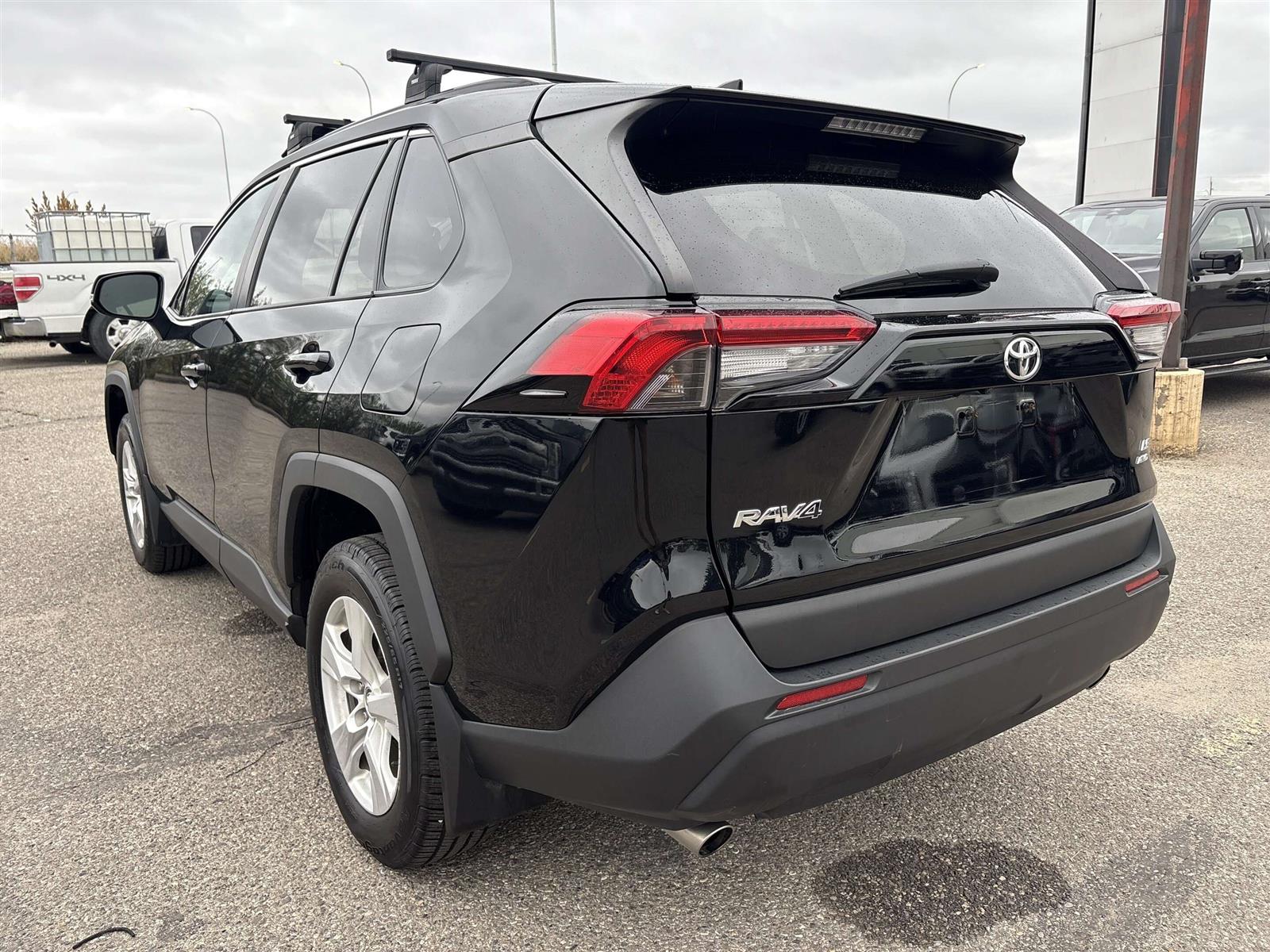 2019 Toyota RAV4 LE UPGRADE AWD | HEATED SEATS | ROOF RACK - Thumbnail 5