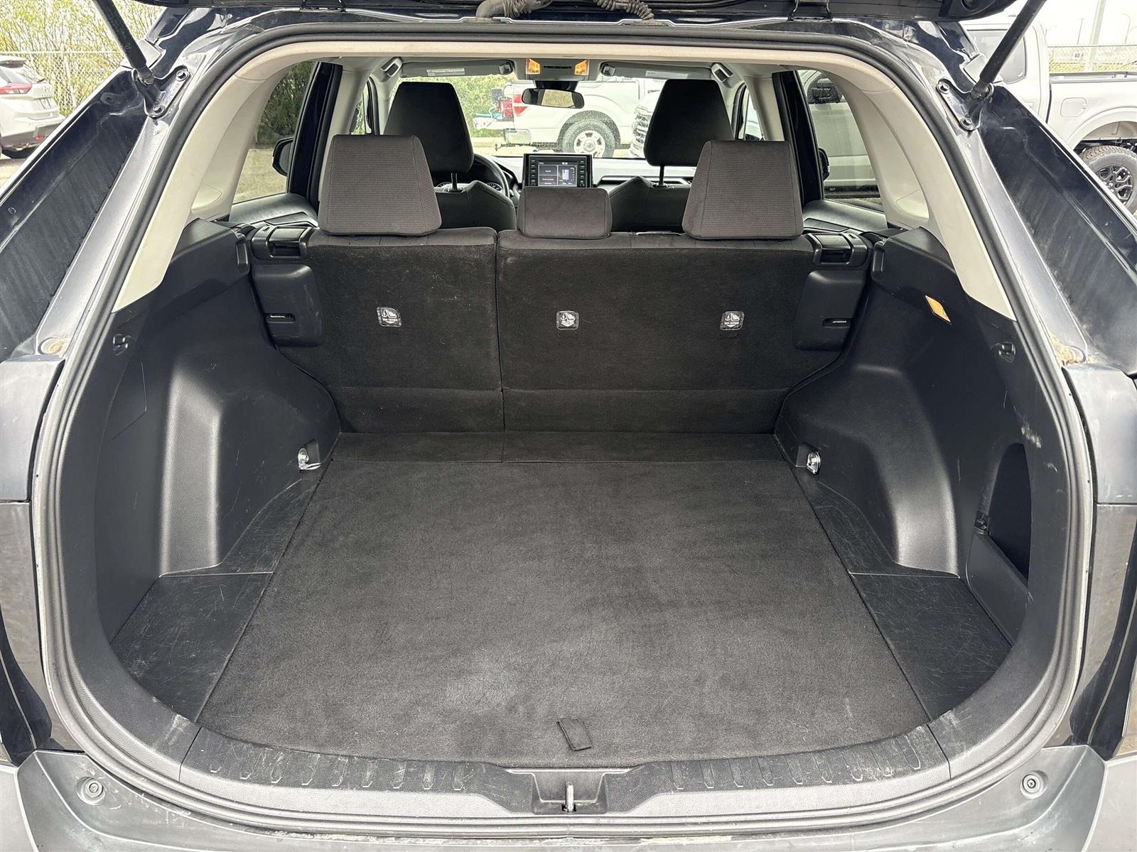 2019 Toyota RAV4 LE UPGRADE AWD | HEATED SEATS | ROOF RACK - Thumbnail 7