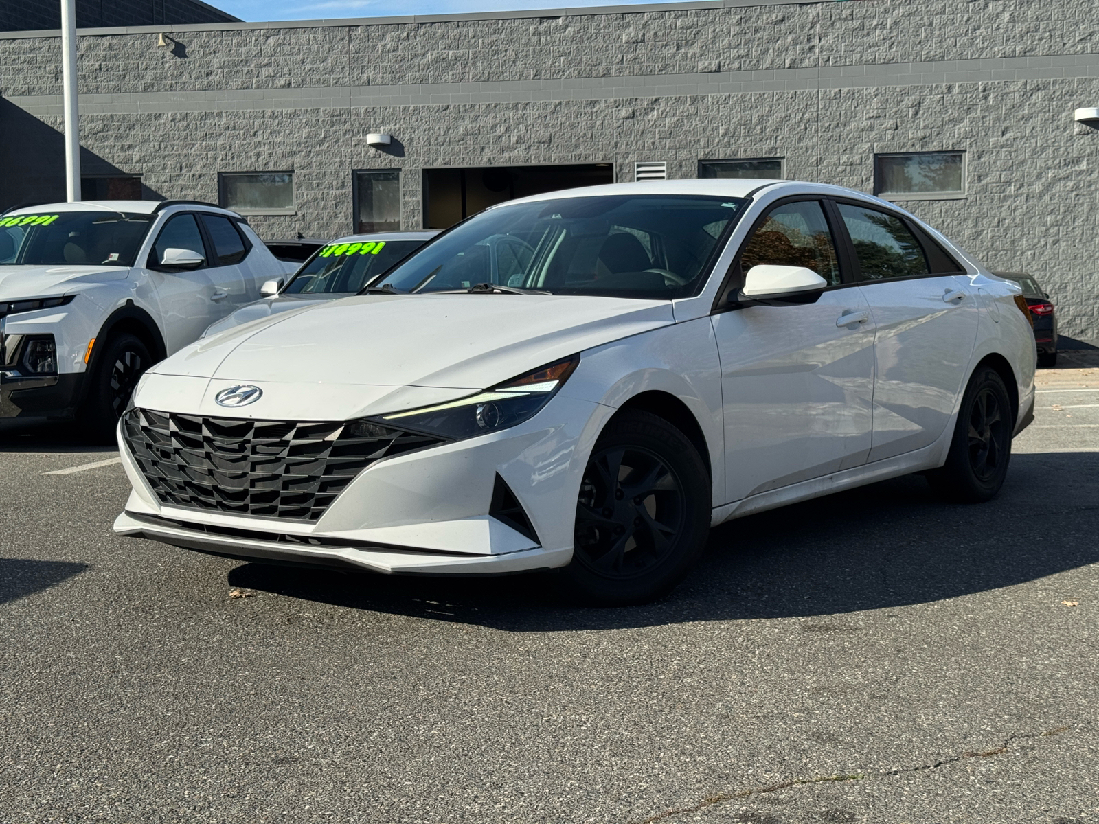 2022 Hyundai Elantra Essential - Main View