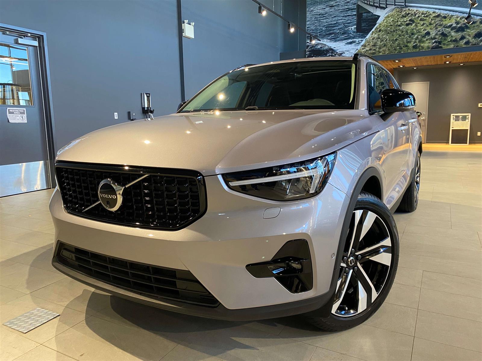 2026 Volvo XC40 B5 AWD Plus Dark Theme - Main View
