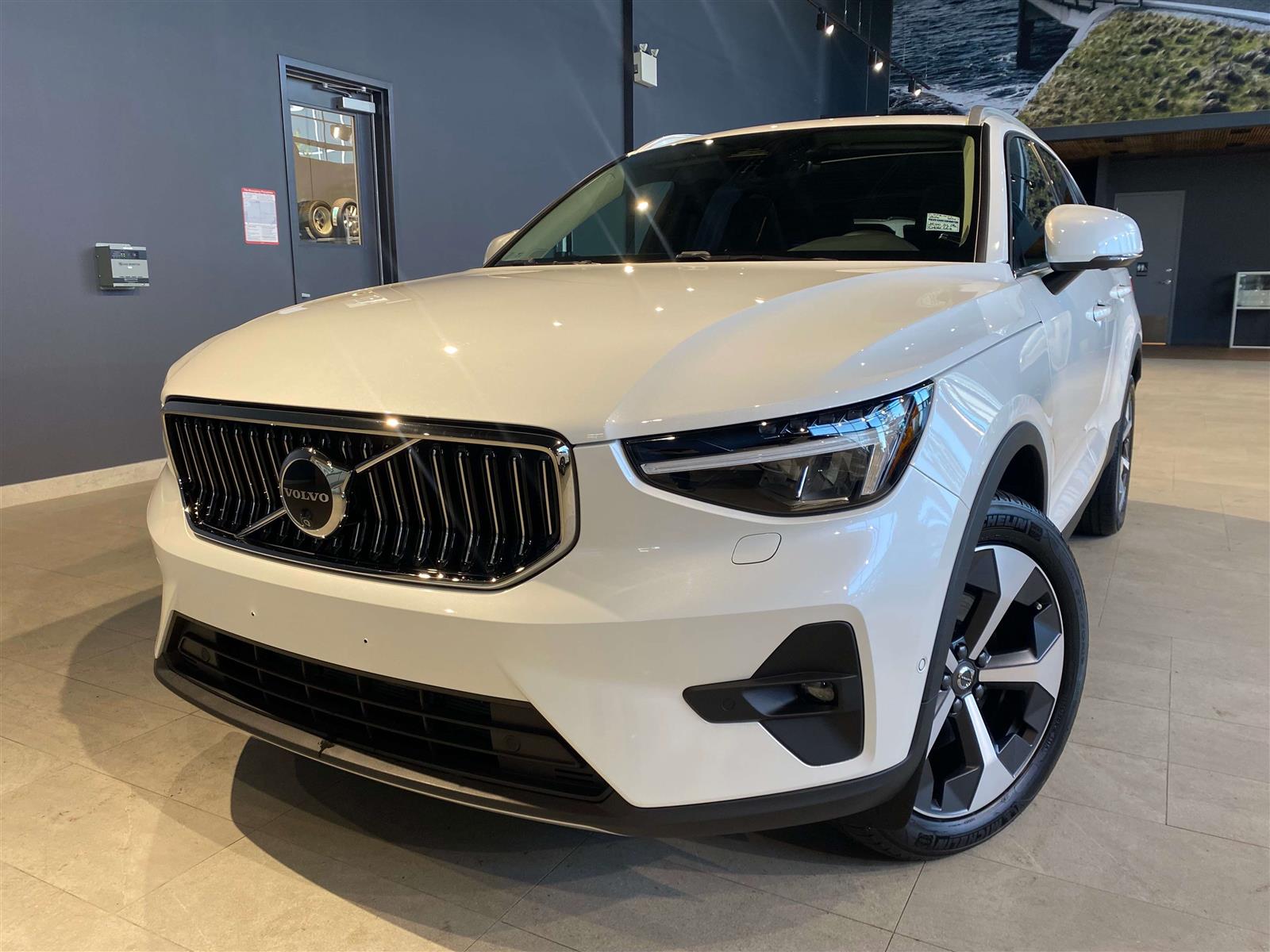 Crystal White Pearl Metallic 2024 Volvo XC40 SUV / Crossover All-Wheel Drive Automatic