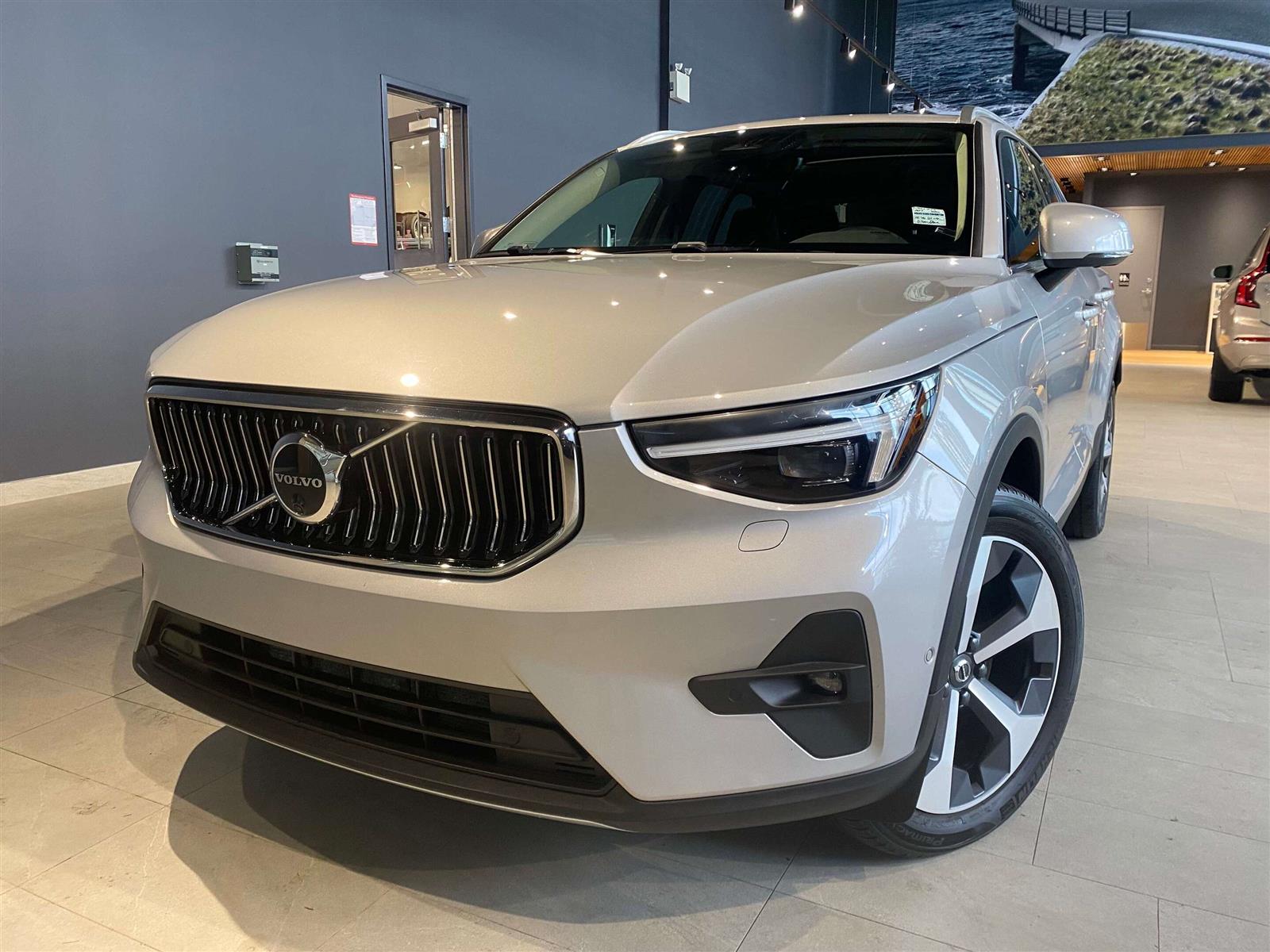 2023 Volvo XC40 B5 AWD Ultimate - Bright - Main View