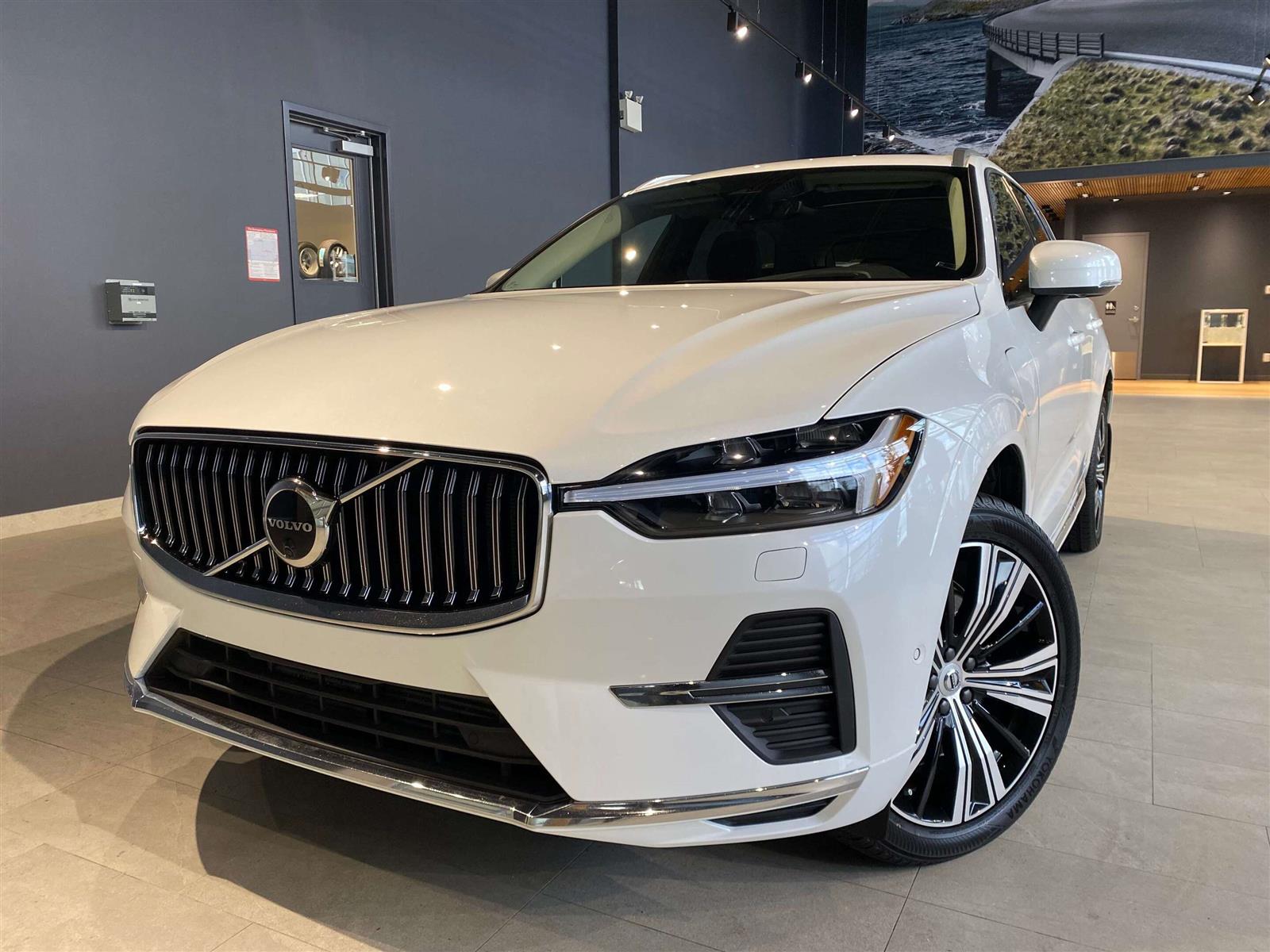  2023 Volvo XC60 Recharge T8 Ultimate Bright Theme eAWD   