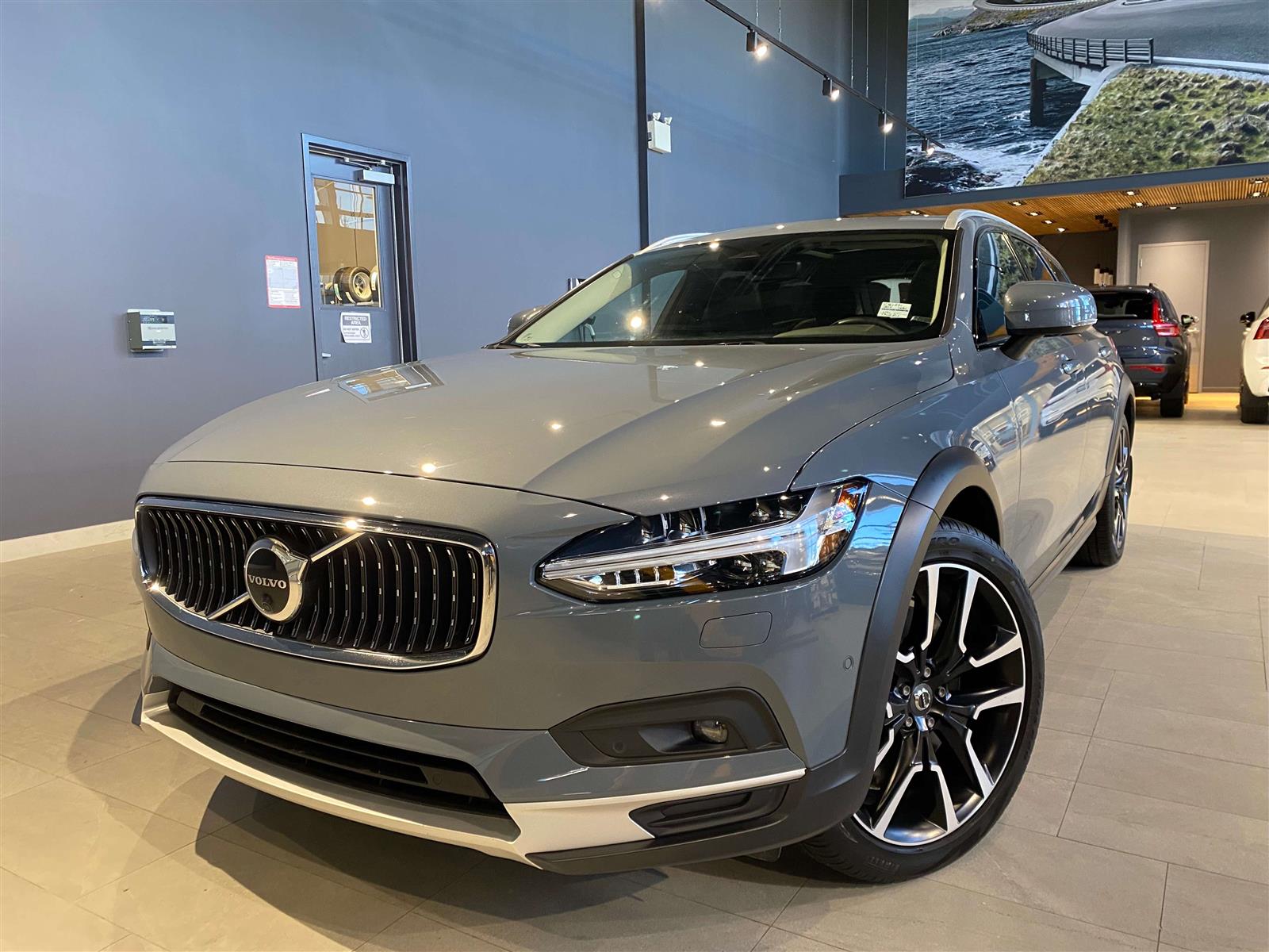 2023 Volvo V90 Cross Country