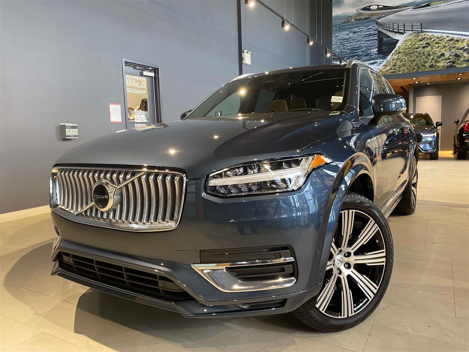 2024 Volvo XC90 Recharge T8 eAWD PHEV Ultimate Bright Theme 7-Seater - Main View